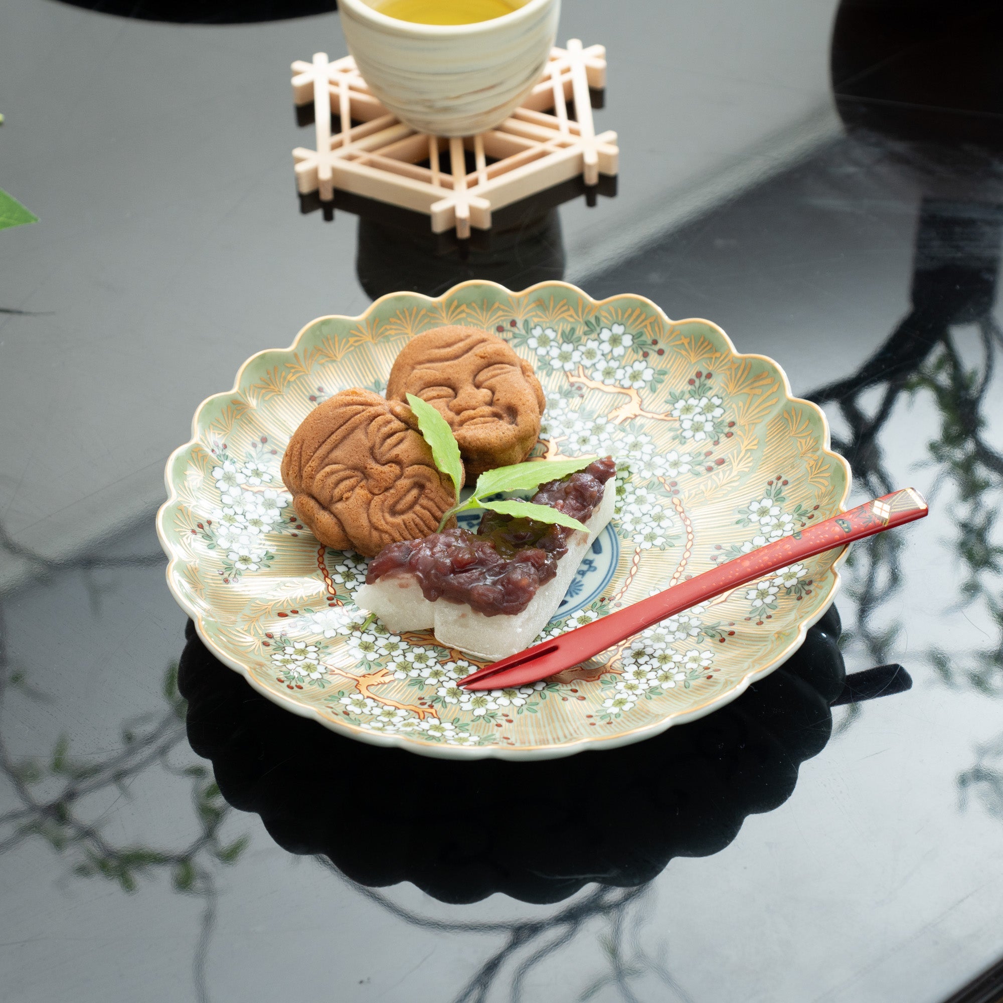 Rinkuro Kiln Old Imari Sakura Hasami Round Plate 7.5in - MUSUBI KILN - Quality Japanese Tableware and Gift