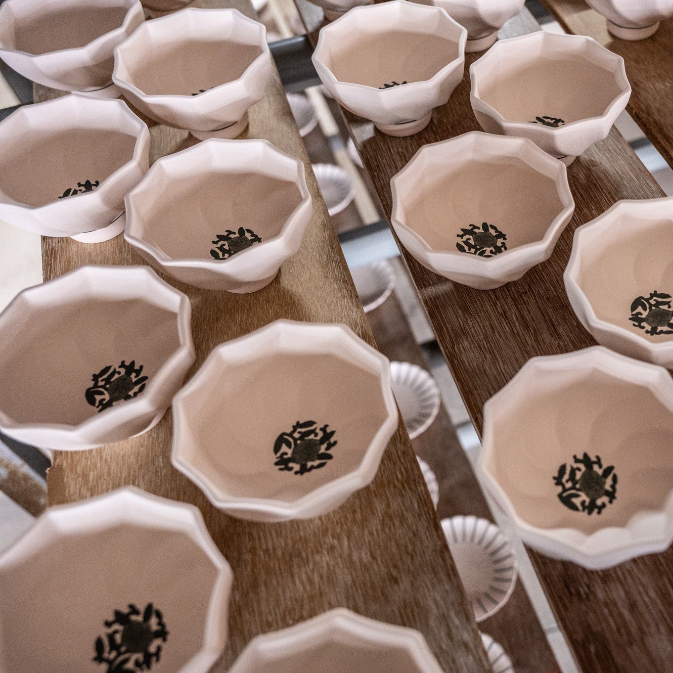 Rinkuro Kiln Old Imari Twist Hasami Small Kobachi Bowl - MUSUBI KILN - Quality Japanese Tableware and Gift