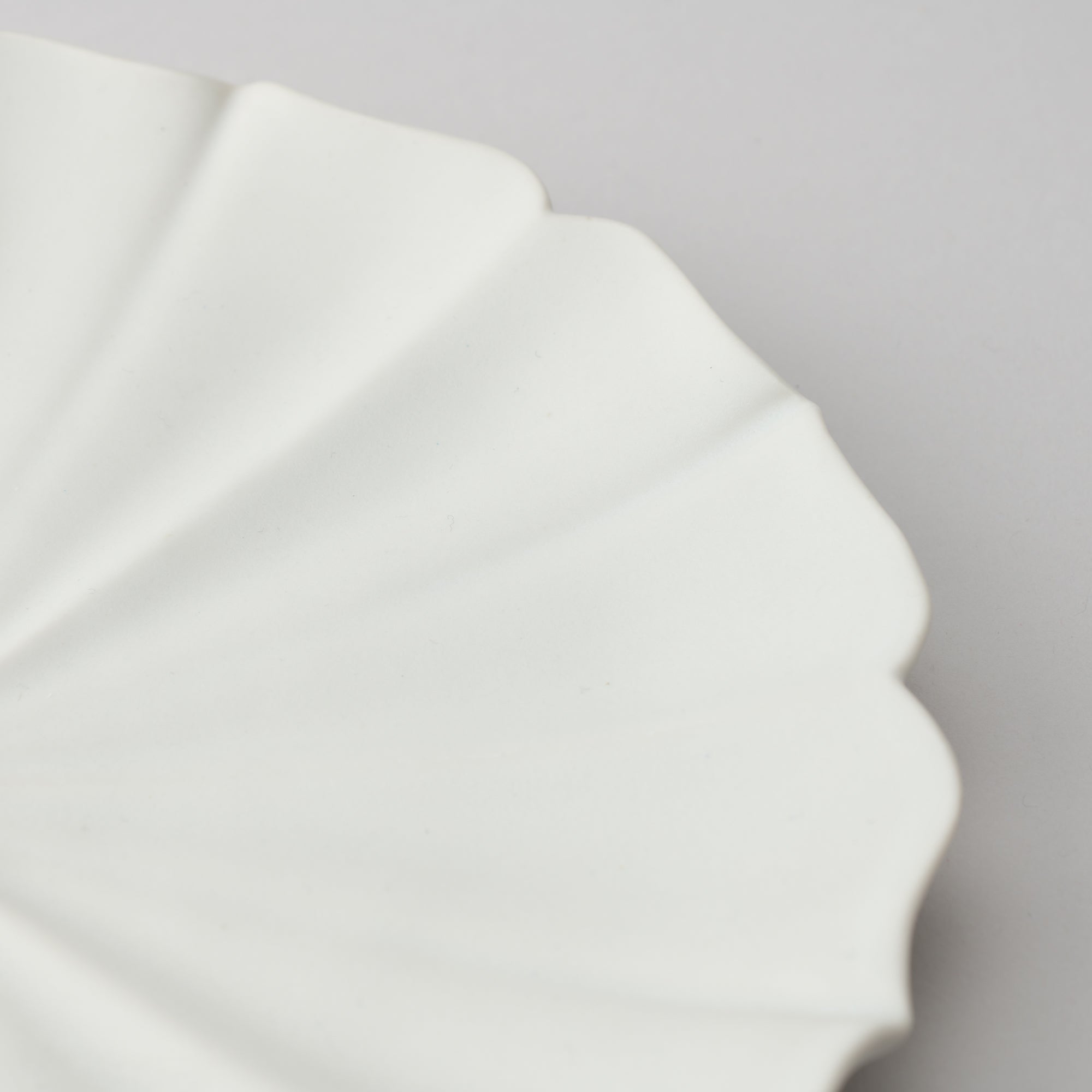 RYOUKA Lotus Petal Usuki Plate L - MUSUBI KILN - Quality Japanese Tableware and Gift