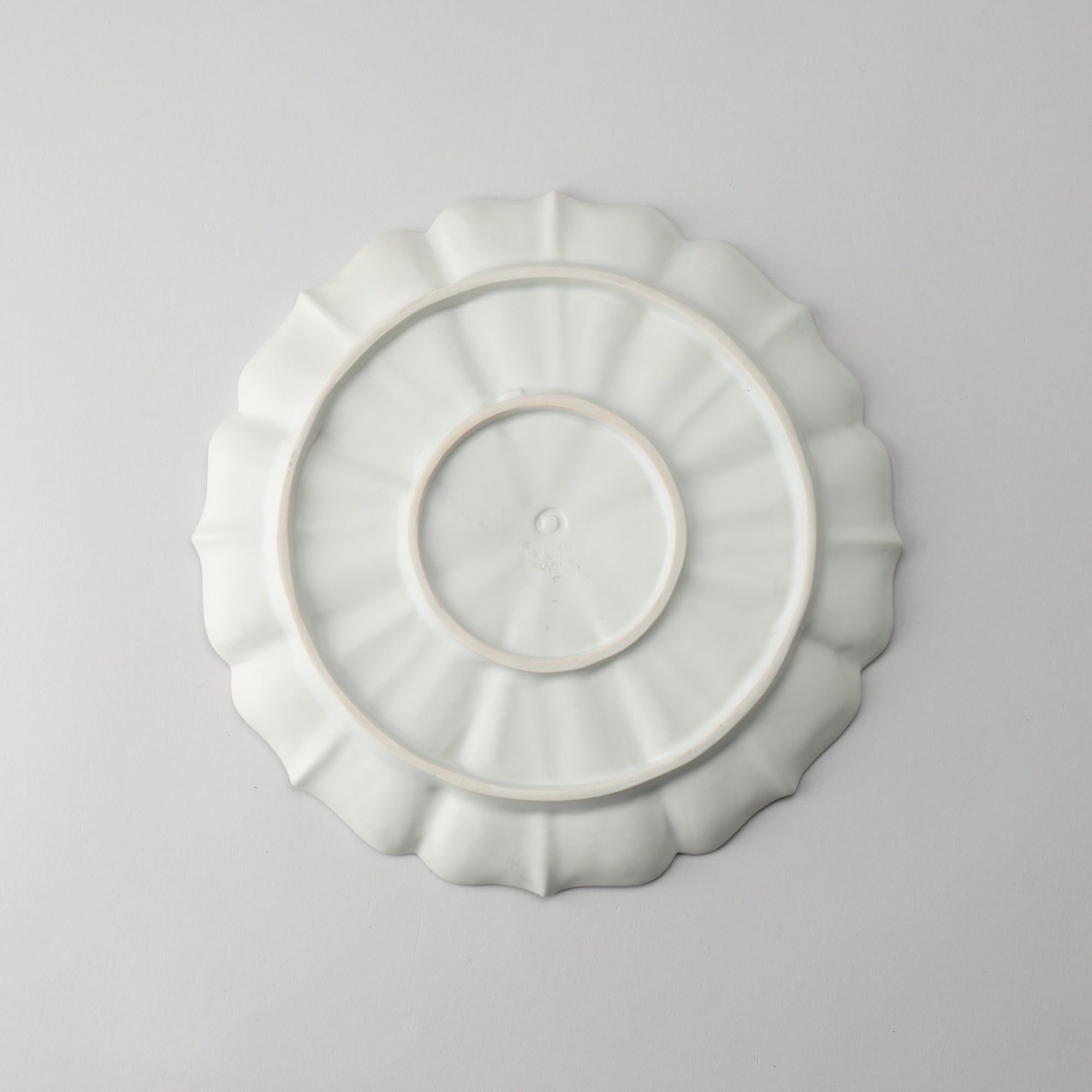 RYOUKA Lotus Petal Usuki Plate L - MUSUBI KILN - Quality Japanese Tableware and Gift