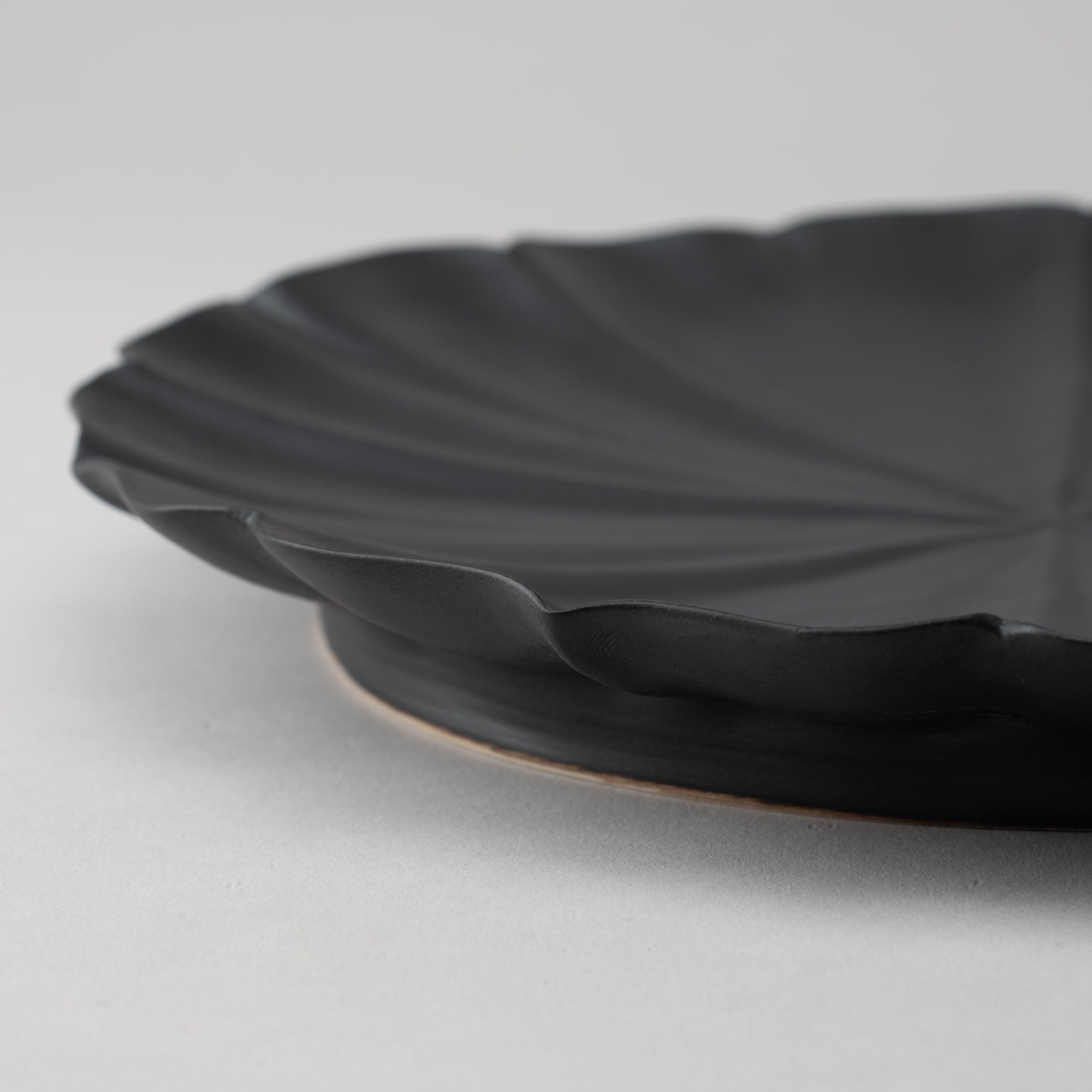 RYOUKA Lotus Petal Usuki Plate L - MUSUBI KILN - Quality Japanese Tableware and Gift