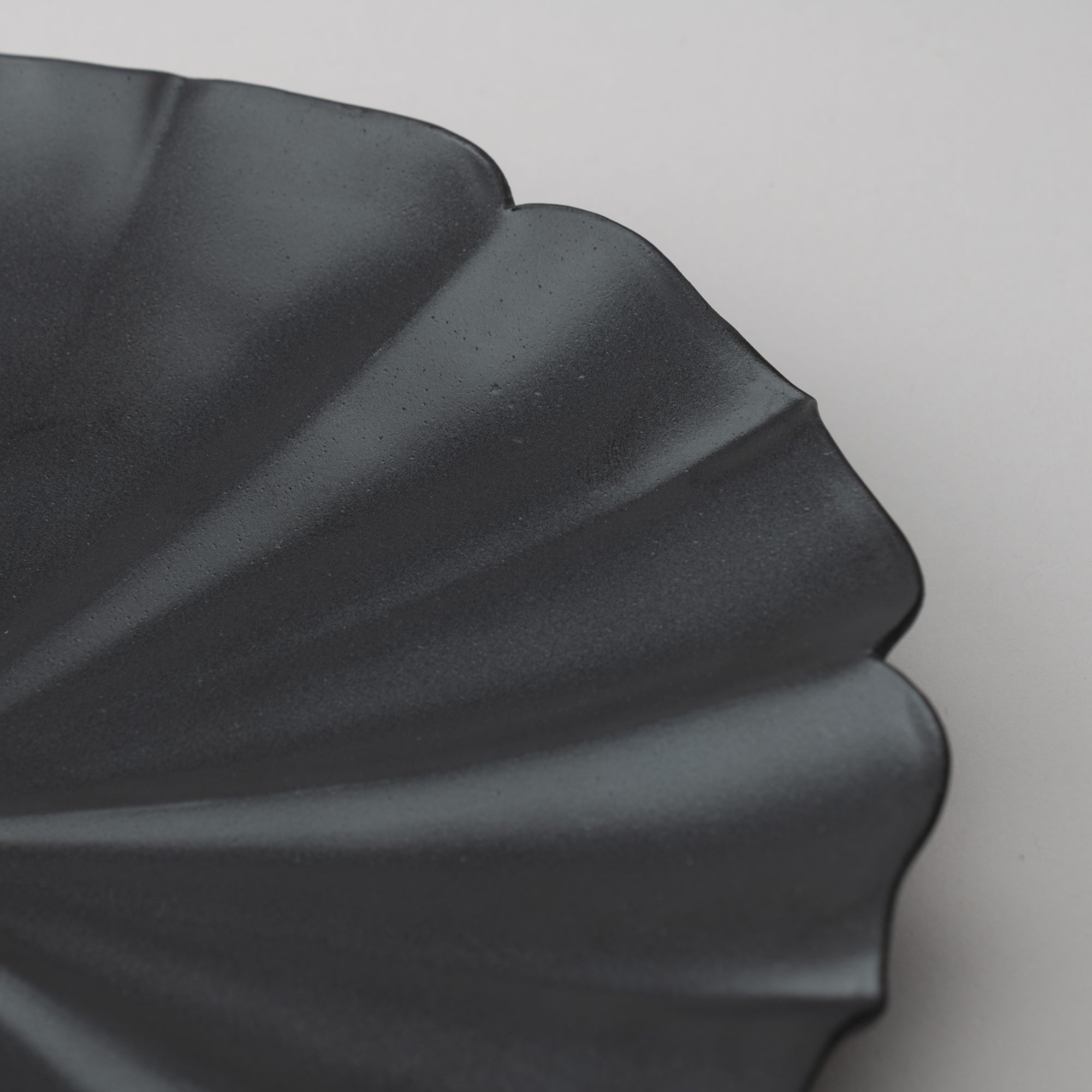 RYOUKA Lotus Petal Usuki Plate L - MUSUBI KILN - Quality Japanese Tableware and Gift