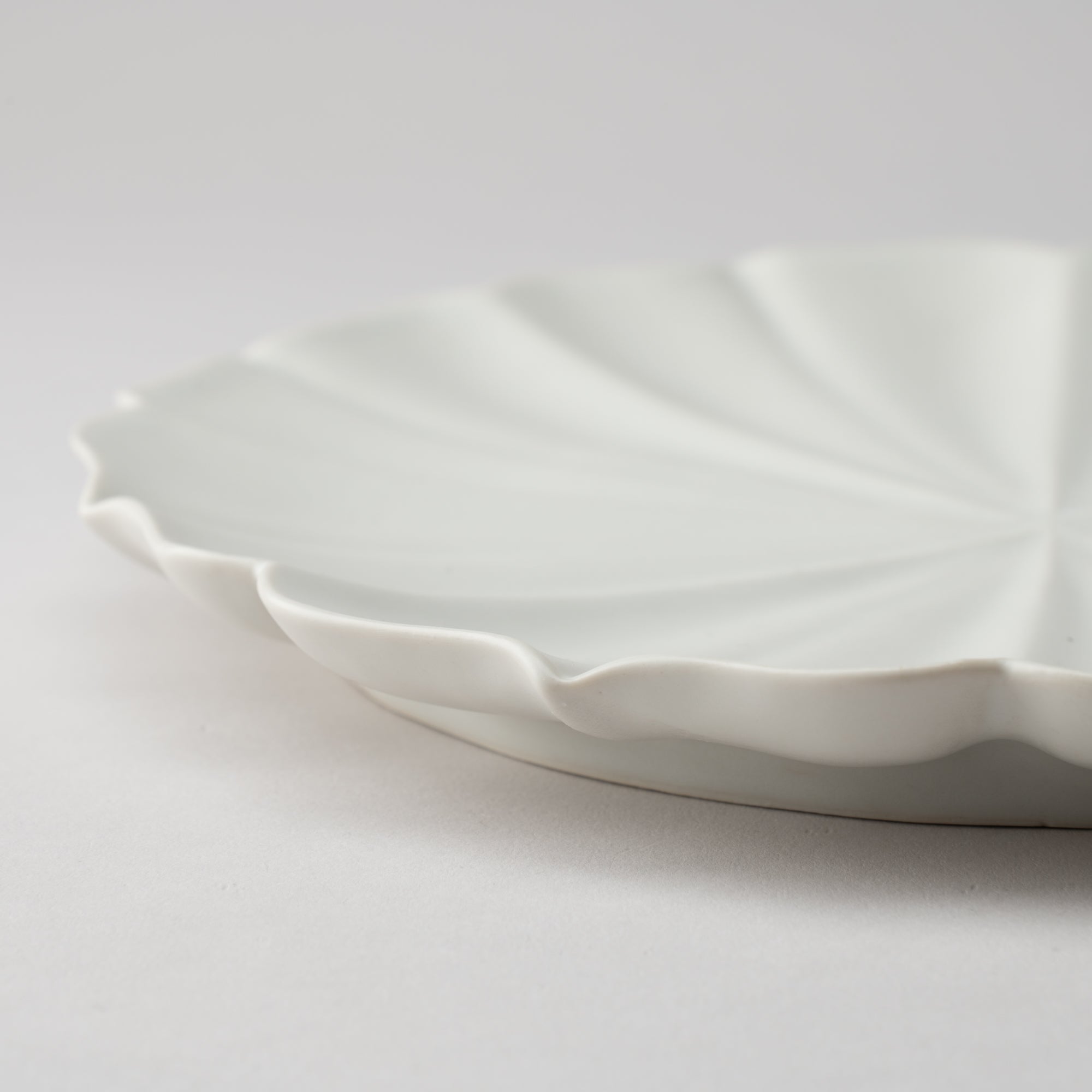RYOUKA Lotus Petal Usuki Plate L - MUSUBI KILN - Quality Japanese Tableware and Gift