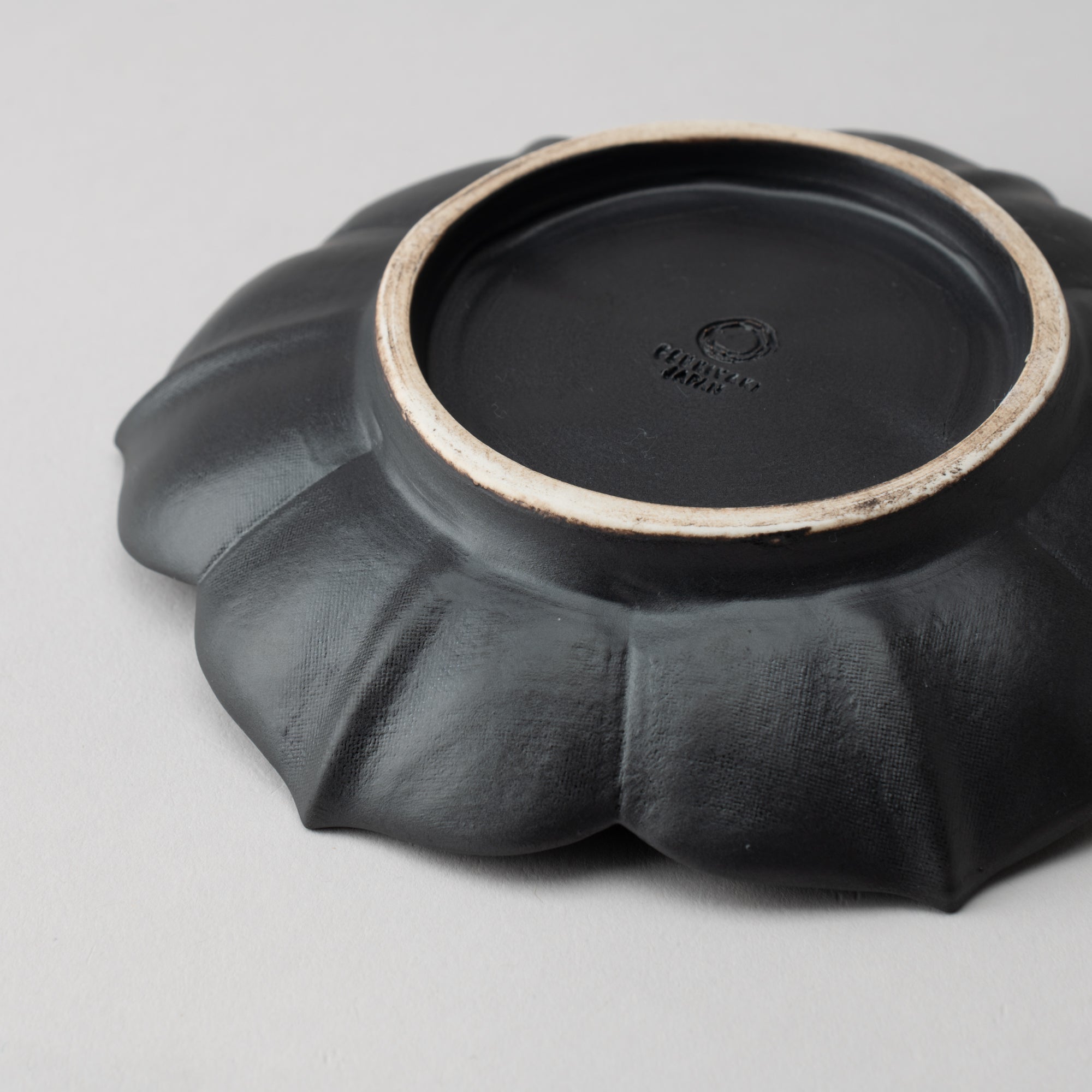 RYOUKA Lotus Petal Usuki Plate S - MUSUBI KILN - Quality Japanese Tableware and Gift