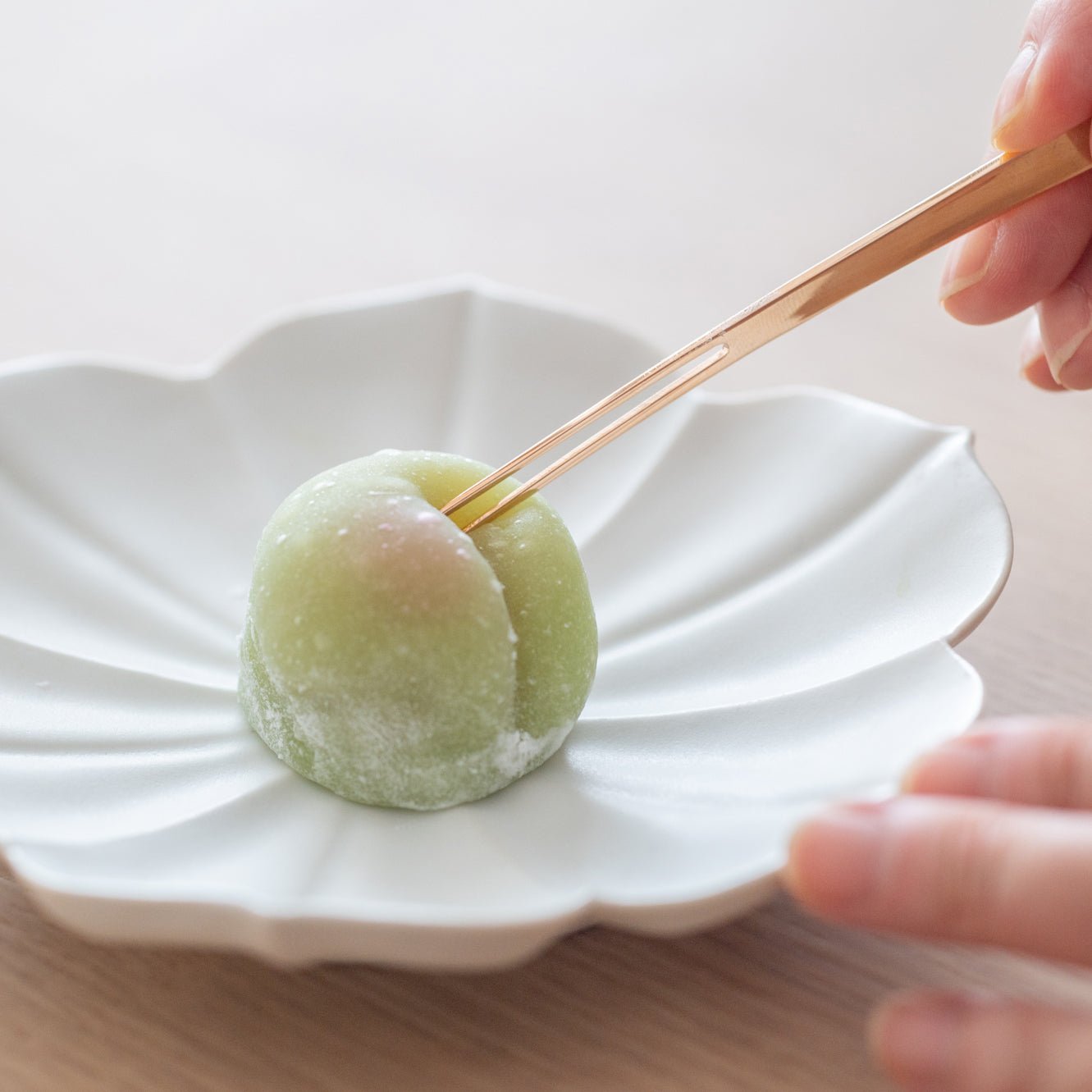 RYOUKA Lotus Petal Usuki Plate S - MUSUBI KILN - Quality Japanese Tableware and Gift