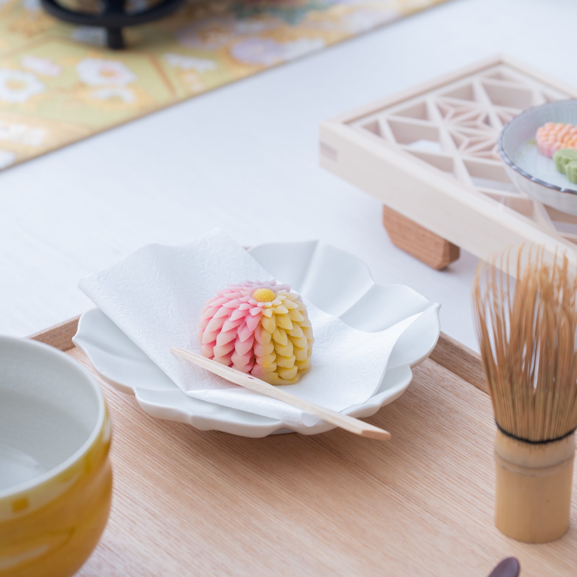 RYOUKA Lotus Petal Usuki Plate S - MUSUBI KILN - Quality Japanese Tableware and Gift