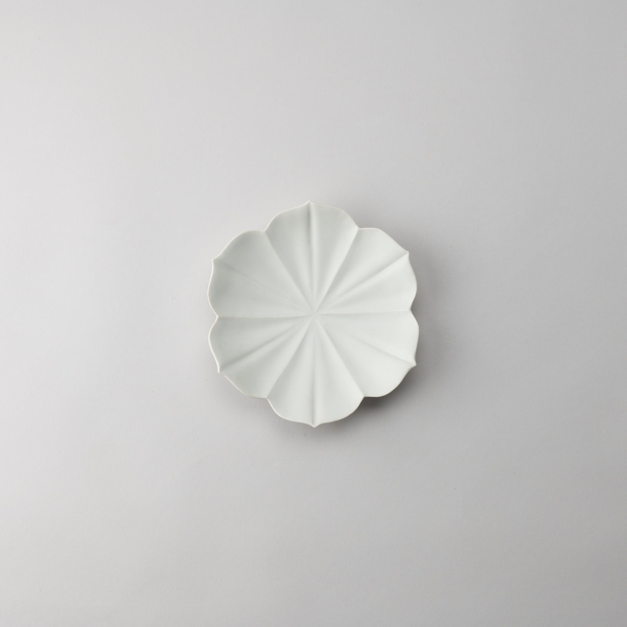 RYOUKA Lotus Petal Usuki Plate S - MUSUBI KILN - Quality Japanese Tableware and Gift