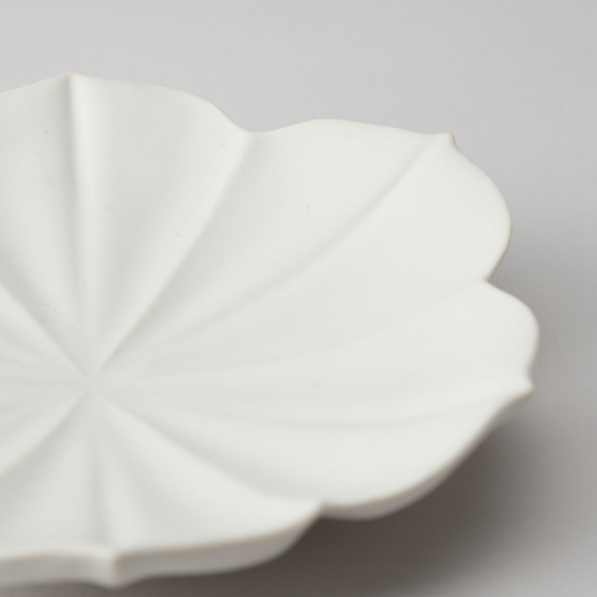 RYOUKA Lotus Petal Usuki Plate S - MUSUBI KILN - Quality Japanese Tableware and Gift