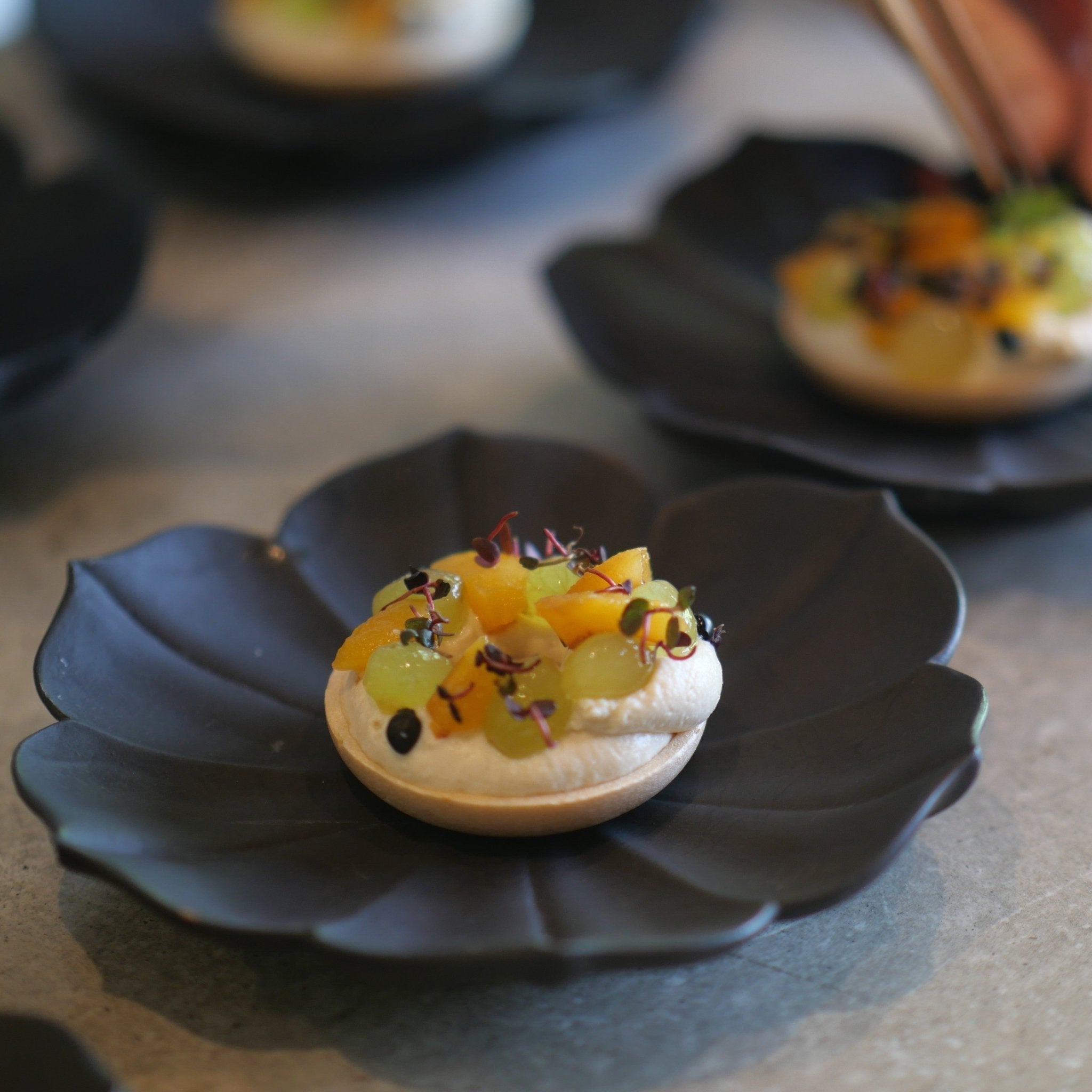 RYOUKA Lotus Petal Usuki Plate S - MUSUBI KILN - Quality Japanese Tableware and Gift