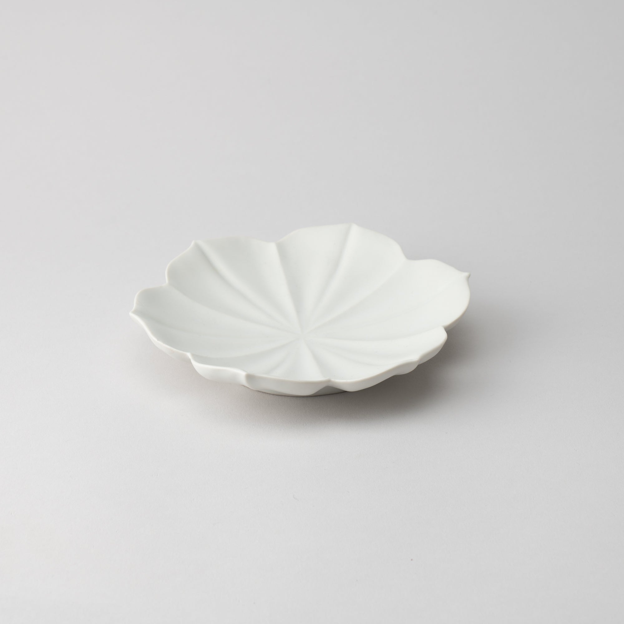 RYOUKA Lotus Petal Usuki Plate S - MUSUBI KILN - Quality Japanese Tableware and Gift