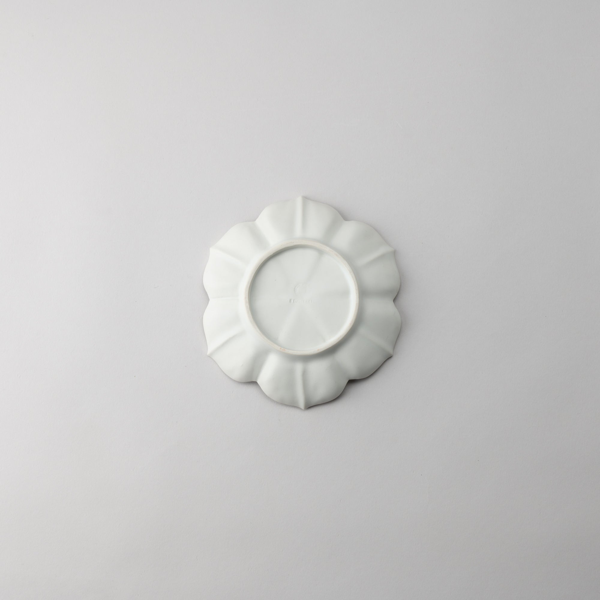 RYOUKA Lotus Petal Usuki Plate S - MUSUBI KILN - Quality Japanese Tableware and Gift