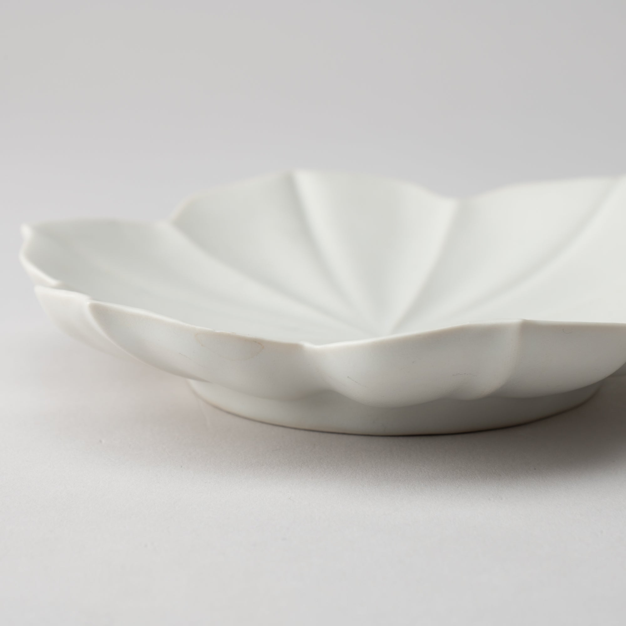 RYOUKA Lotus Petal Usuki Plate S - MUSUBI KILN - Quality Japanese Tableware and Gift