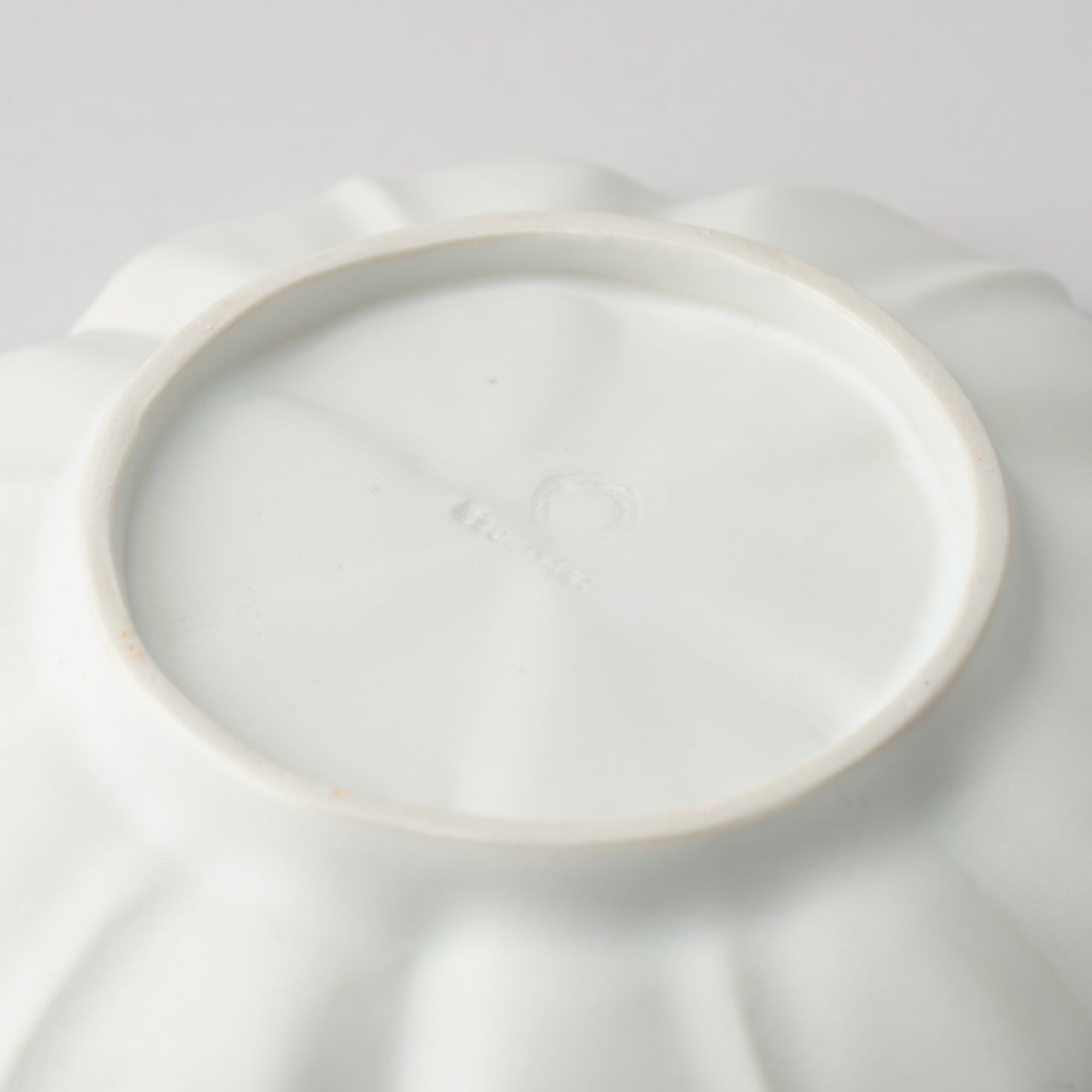 RYOUKA Lotus Petal Usuki Plate S - MUSUBI KILN - Quality Japanese Tableware and Gift