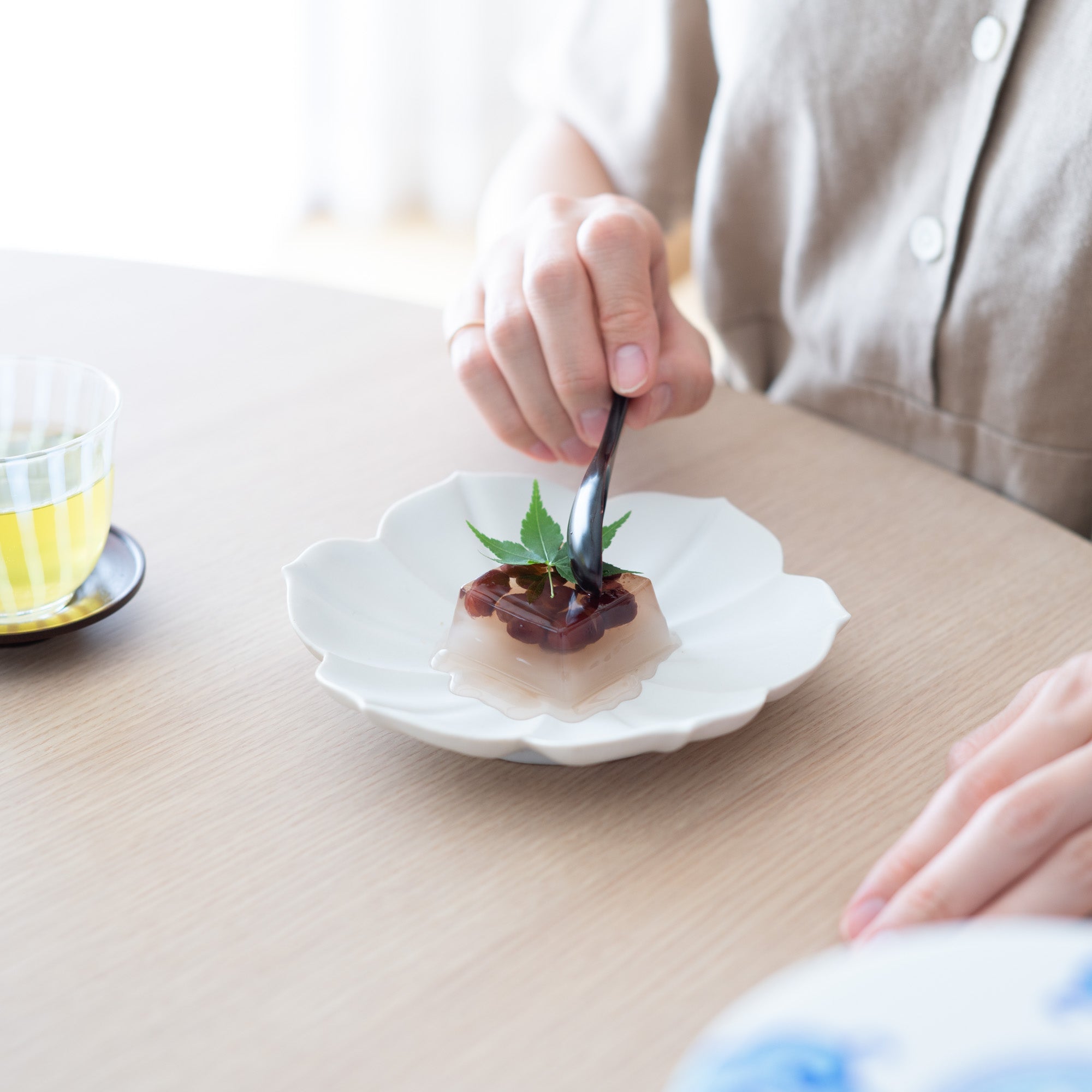 RYOUKA Lotus Petal Usuki Plate S - MUSUBI KILN - Quality Japanese Tableware and Gift