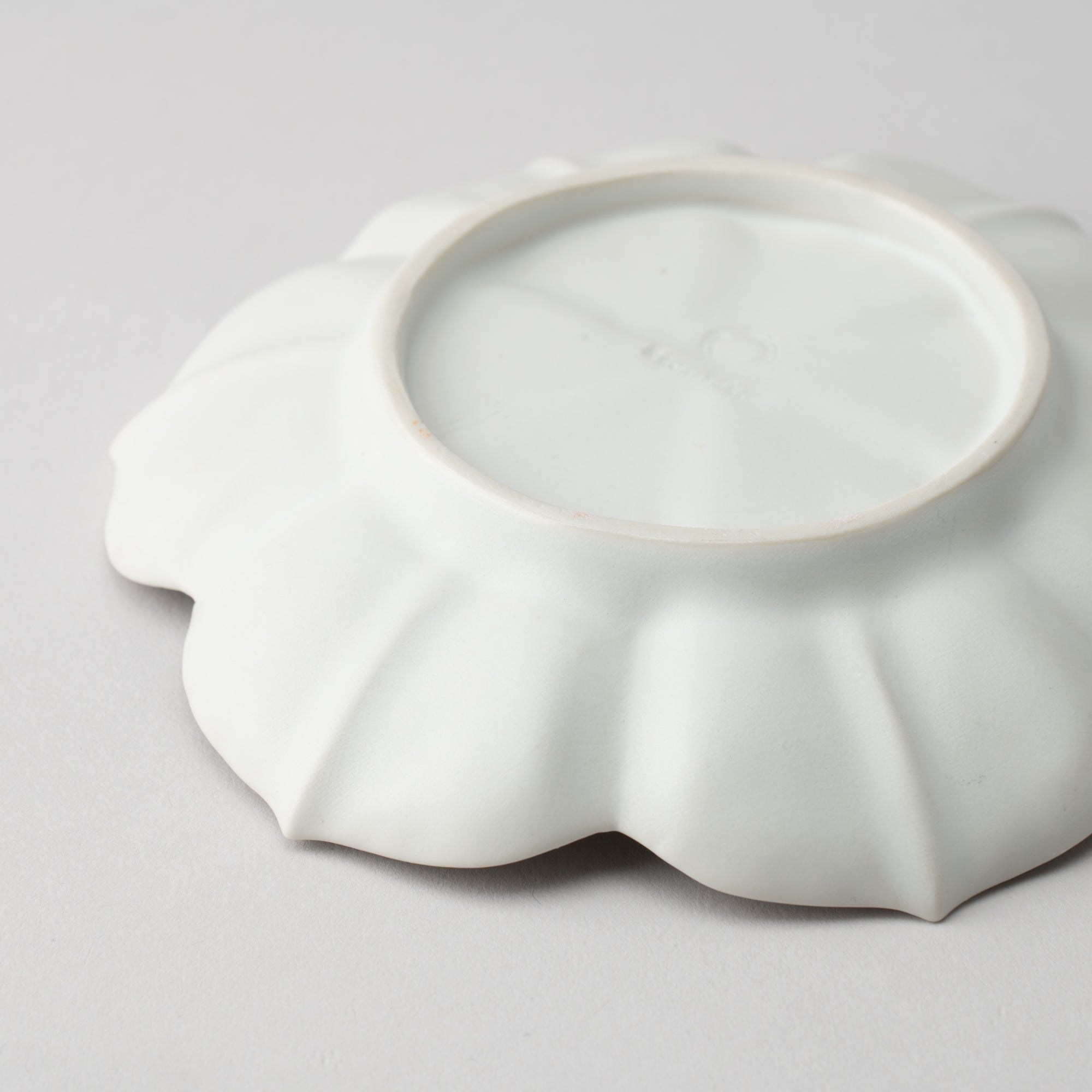 RYOUKA Lotus Petal Usuki Plate S - MUSUBI KILN - Quality Japanese Tableware and Gift