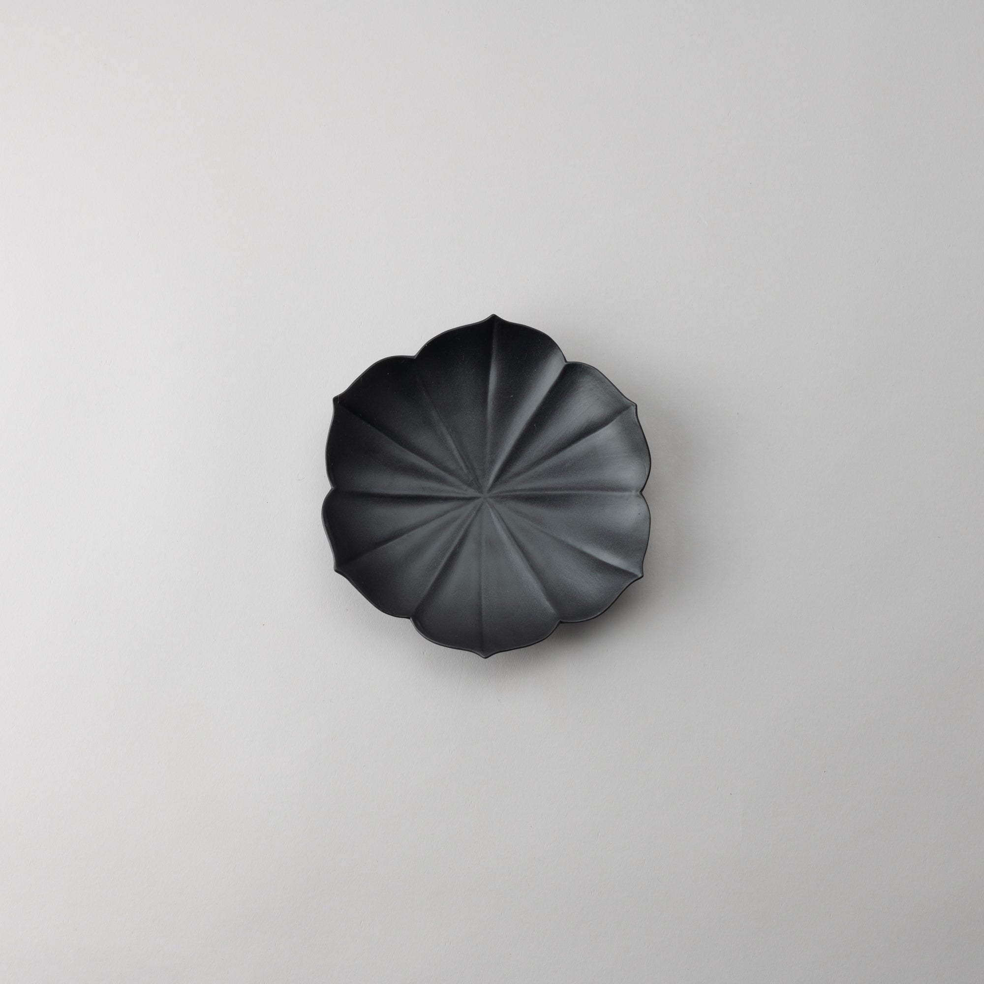 RYOUKA Lotus Petal Usuki Plate S - MUSUBI KILN - Quality Japanese Tableware and Gift