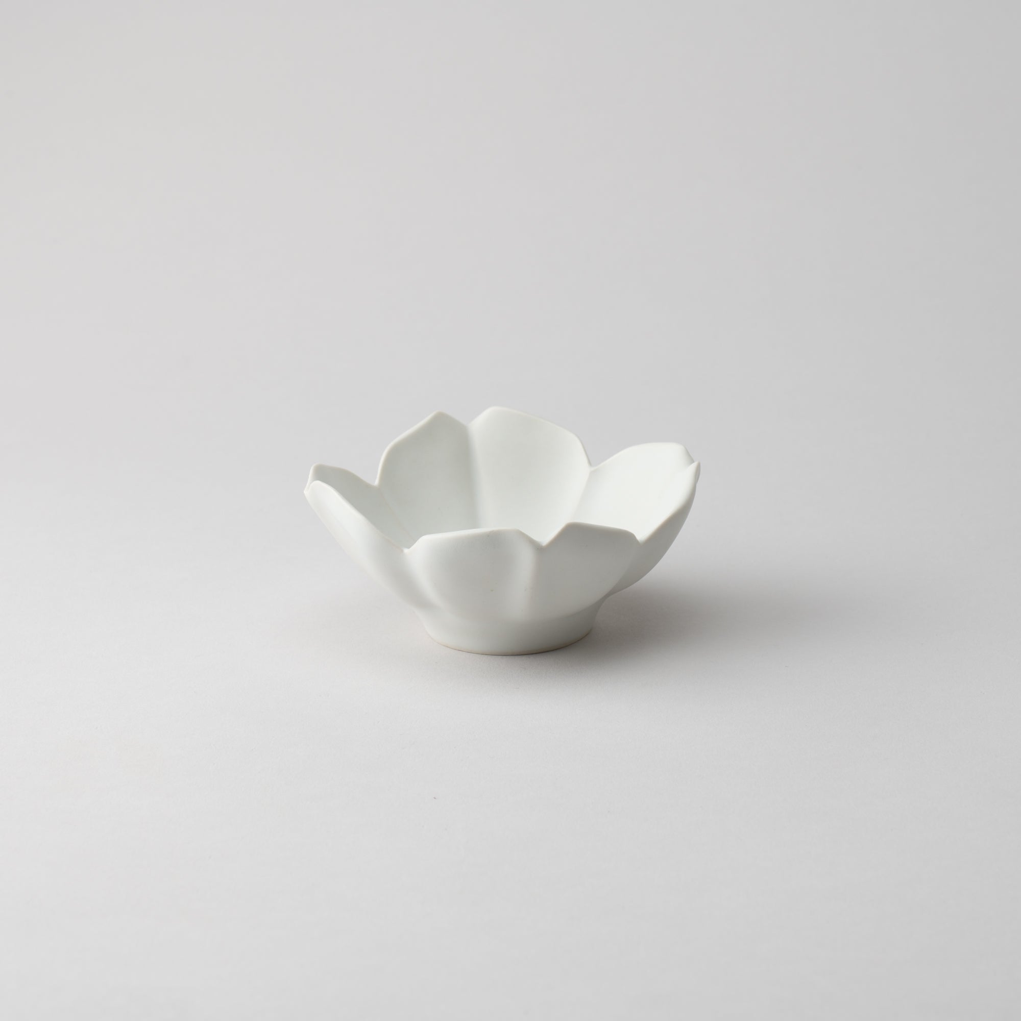 RYOUKA Usuki Four Petals Kobachi Small Bowl - MUSUBI KILN - Quality Japanese Tableware and Gift