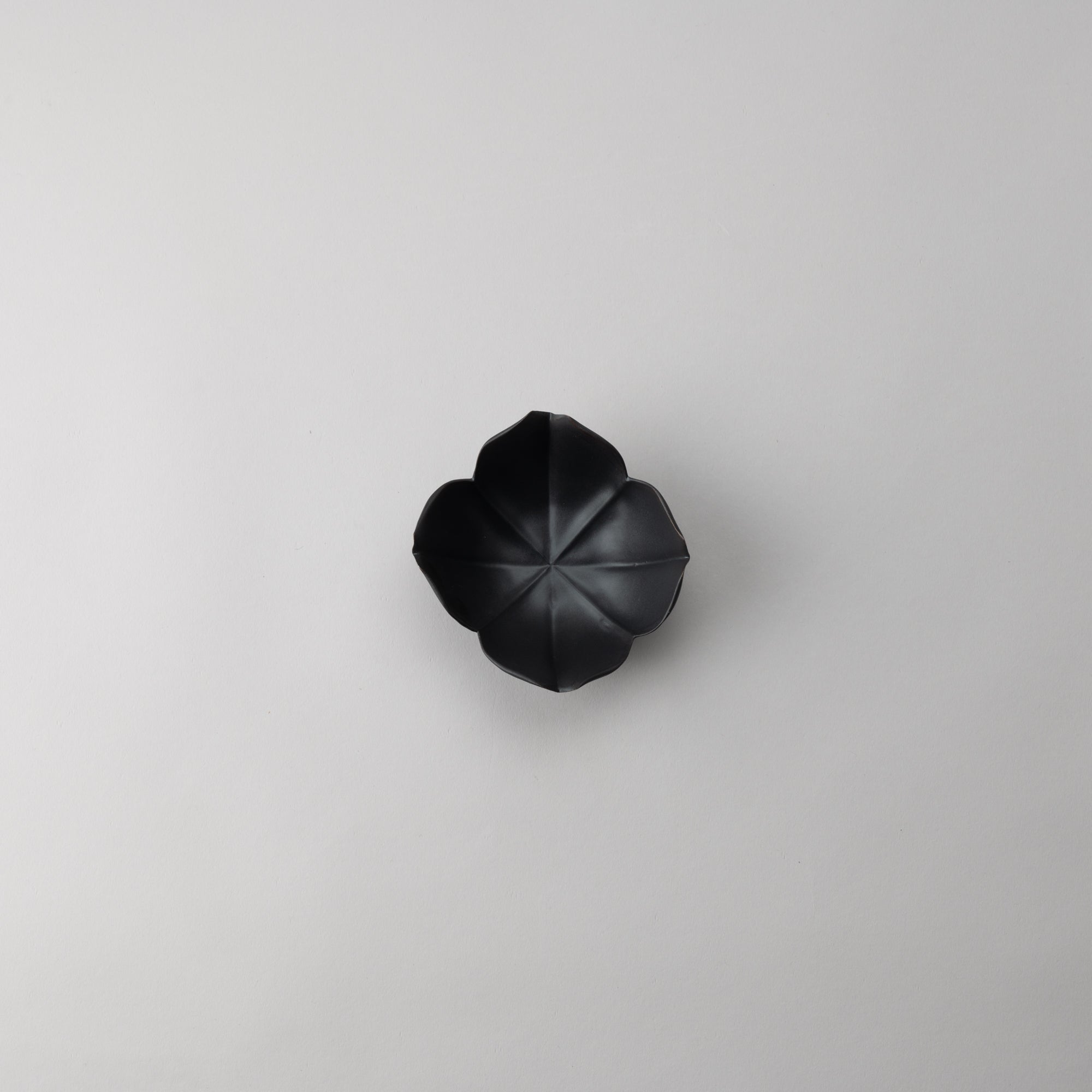 RYOUKA Usuki Four Petals Kobachi Small Bowl - MUSUBI KILN - Quality Japanese Tableware and Gift