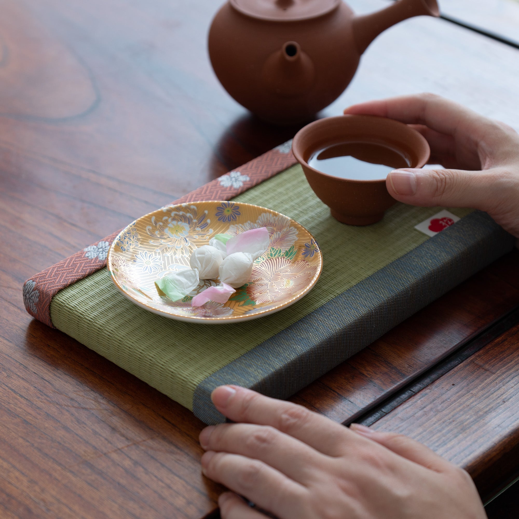 Seiju Kiln Golden Hanazume Kutani Sauce Plate Set - MUSUBI KILN - Quality Japanese Tableware and Gift