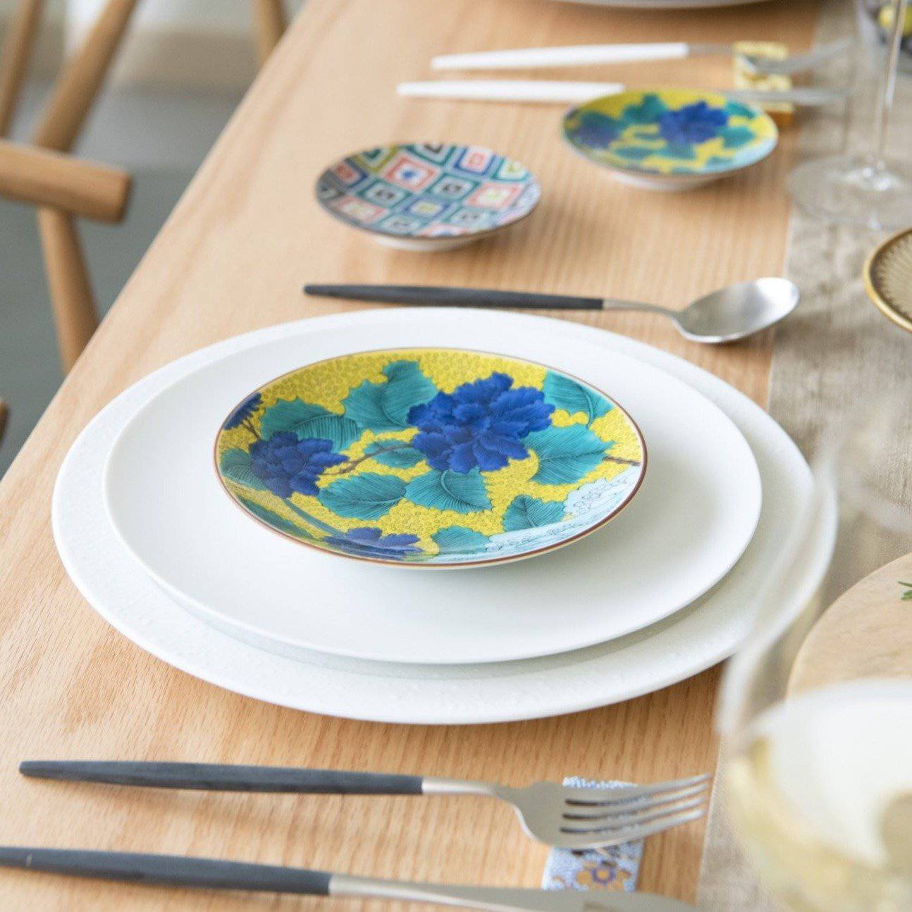 Seikou Kiln Blue Peony Kutani Round Plate - MUSUBI KILN - Quality Japanese Tableware and Gift