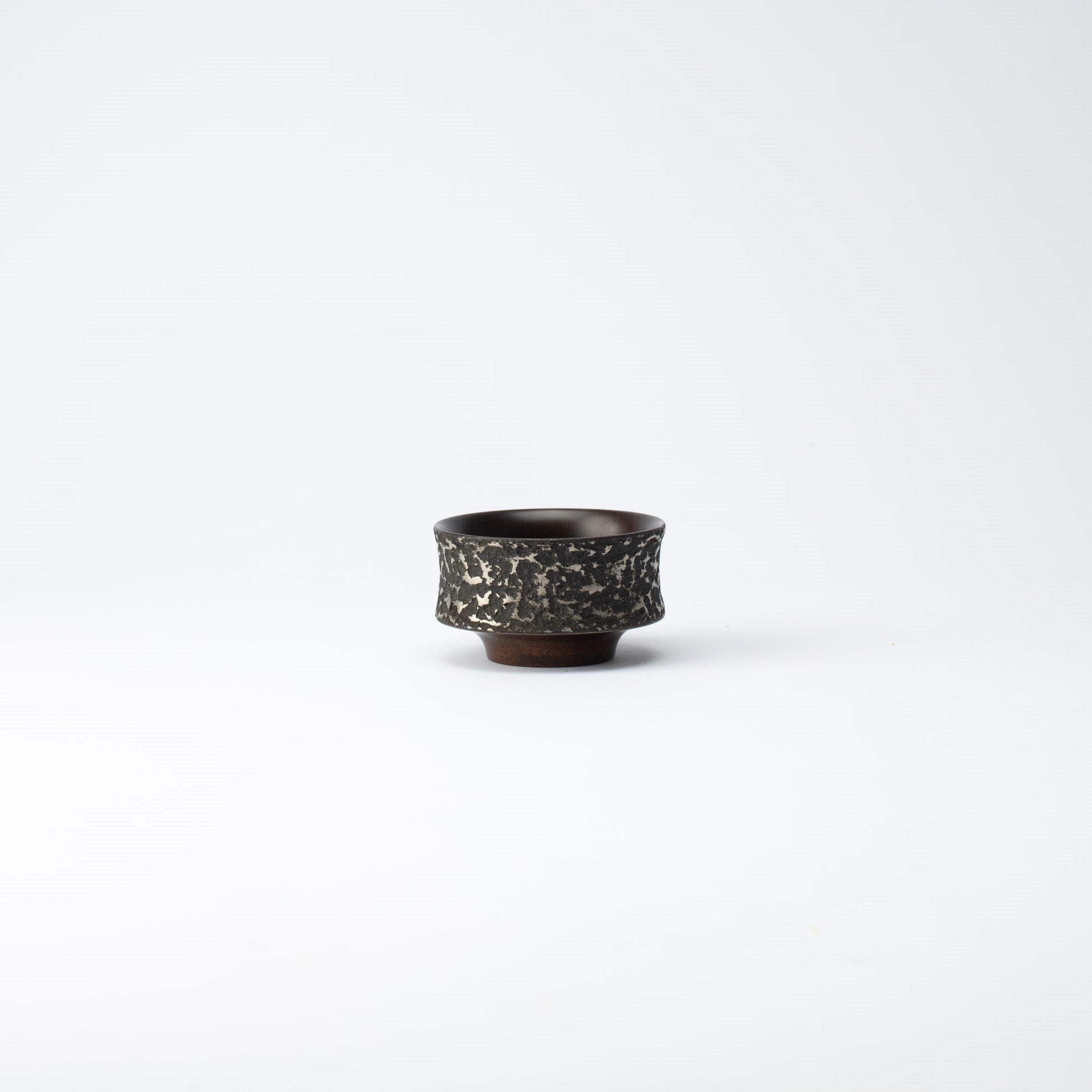 Sinra Nishiki Kagawa Lacquerware Wide Guinomi Sake Cup - MUSUBI KILN - Quality Japanese Tableware and Gift