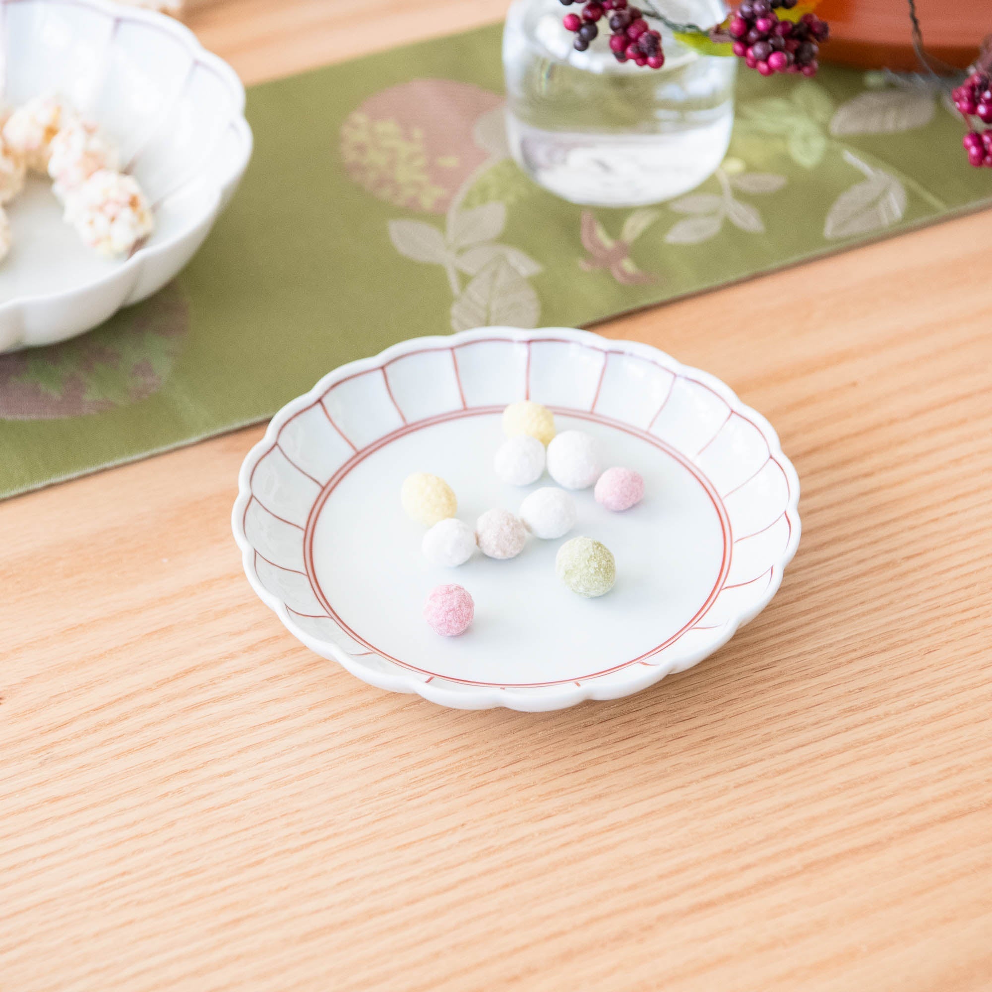 Soramoe Red Chrysanthemum Hasami Round Plate(5.90in) - MUSUBI KILN - Quality Japanese Tableware and Gift