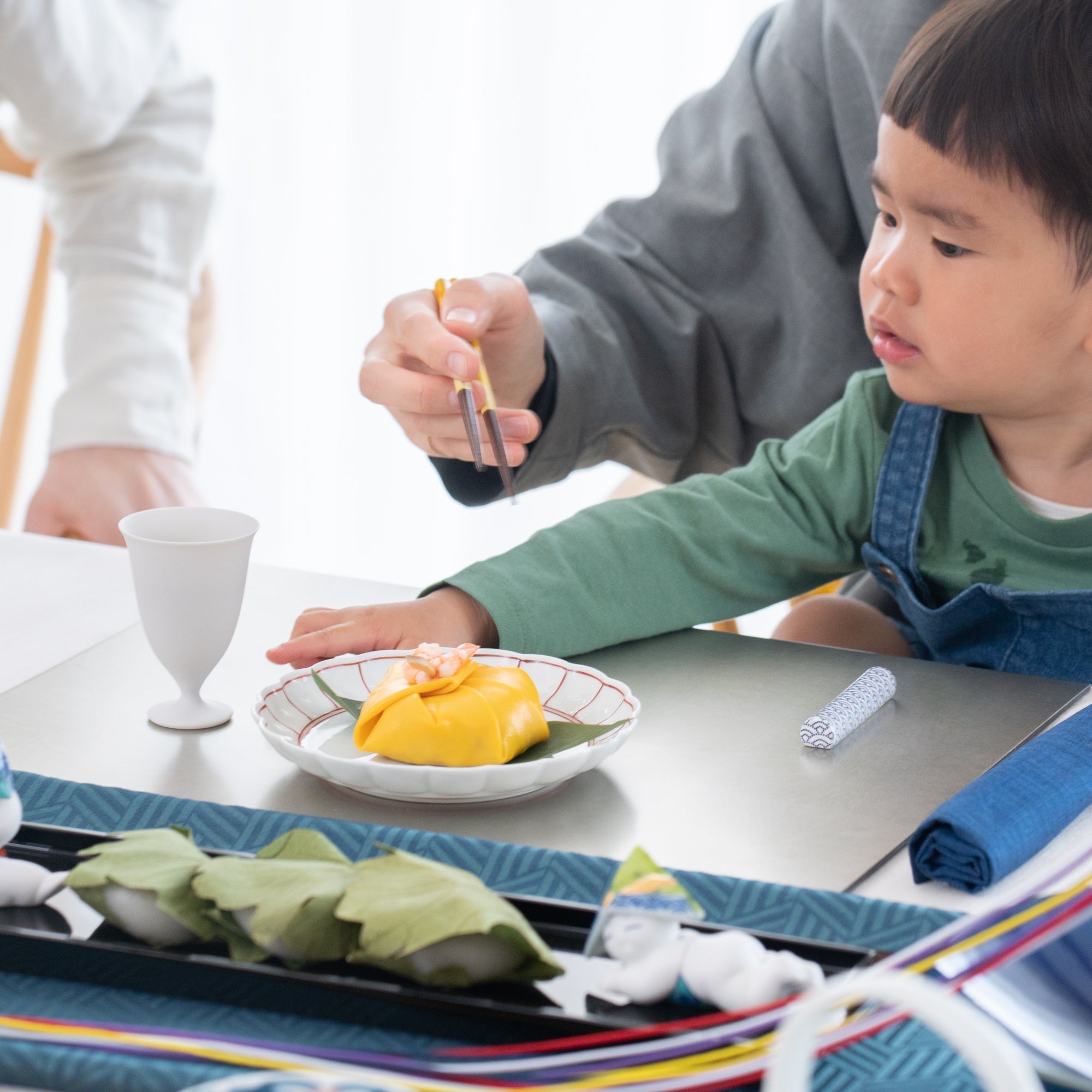 Soramoe Red Chrysanthemum Hasami Round Plate(5.90in) - MUSUBI KILN - Quality Japanese Tableware and Gift