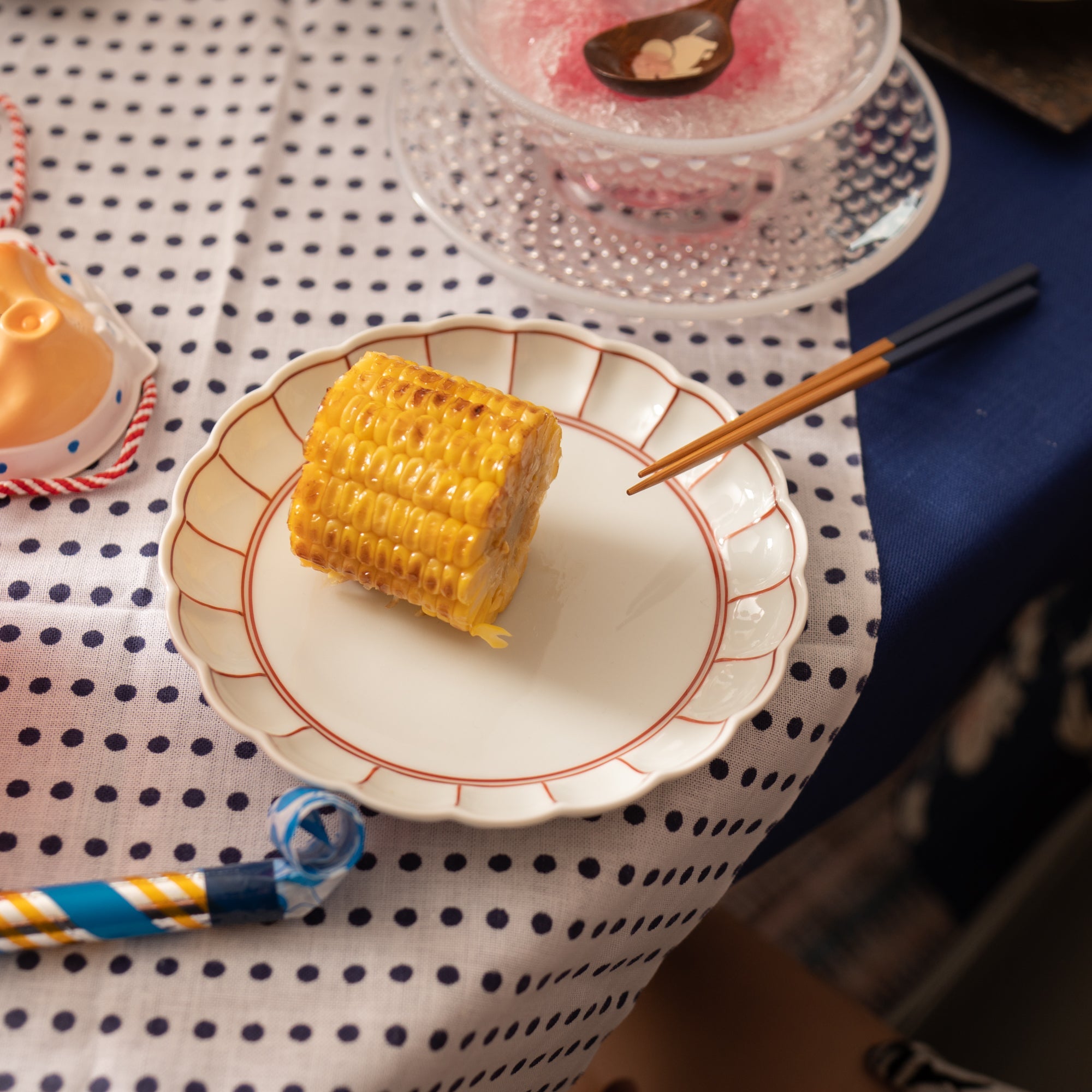 Soramoe Red Chrysanthemum Hasami Round Plate(5.90in) - MUSUBI KILN - Quality Japanese Tableware and Gift