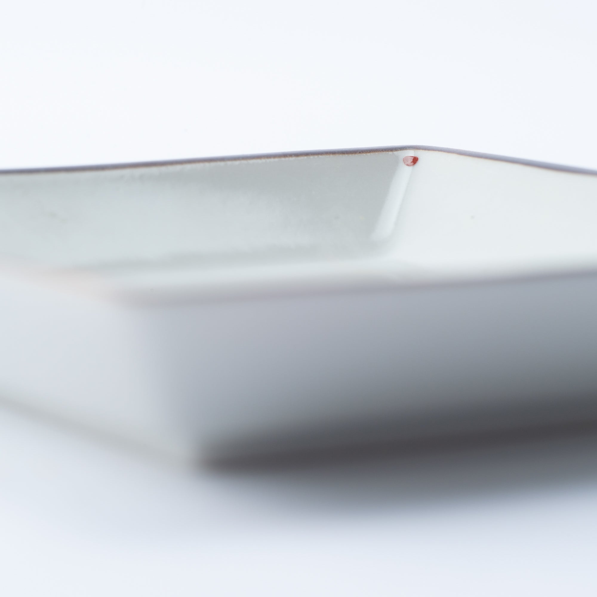 Soukyu Kiln Sea Bream Kutani Sauce Plate - MUSUBI KILN - Quality Japanese Tableware and Gift