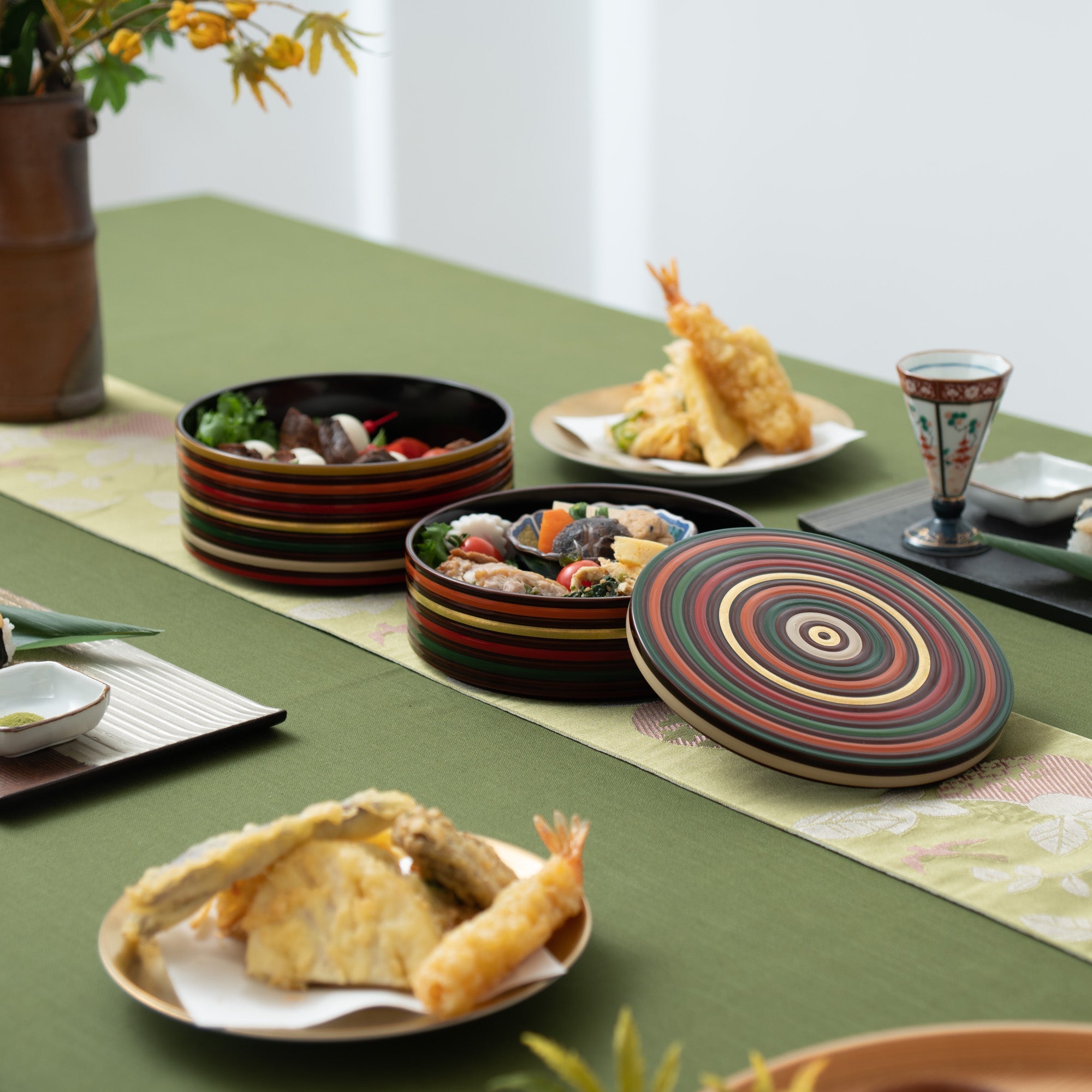 Spinning Top Yamanaka Lacquerware Two Tiers Round Jubako Bento Box - MUSUBI KILN - Quality Japanese Tableware and Gift