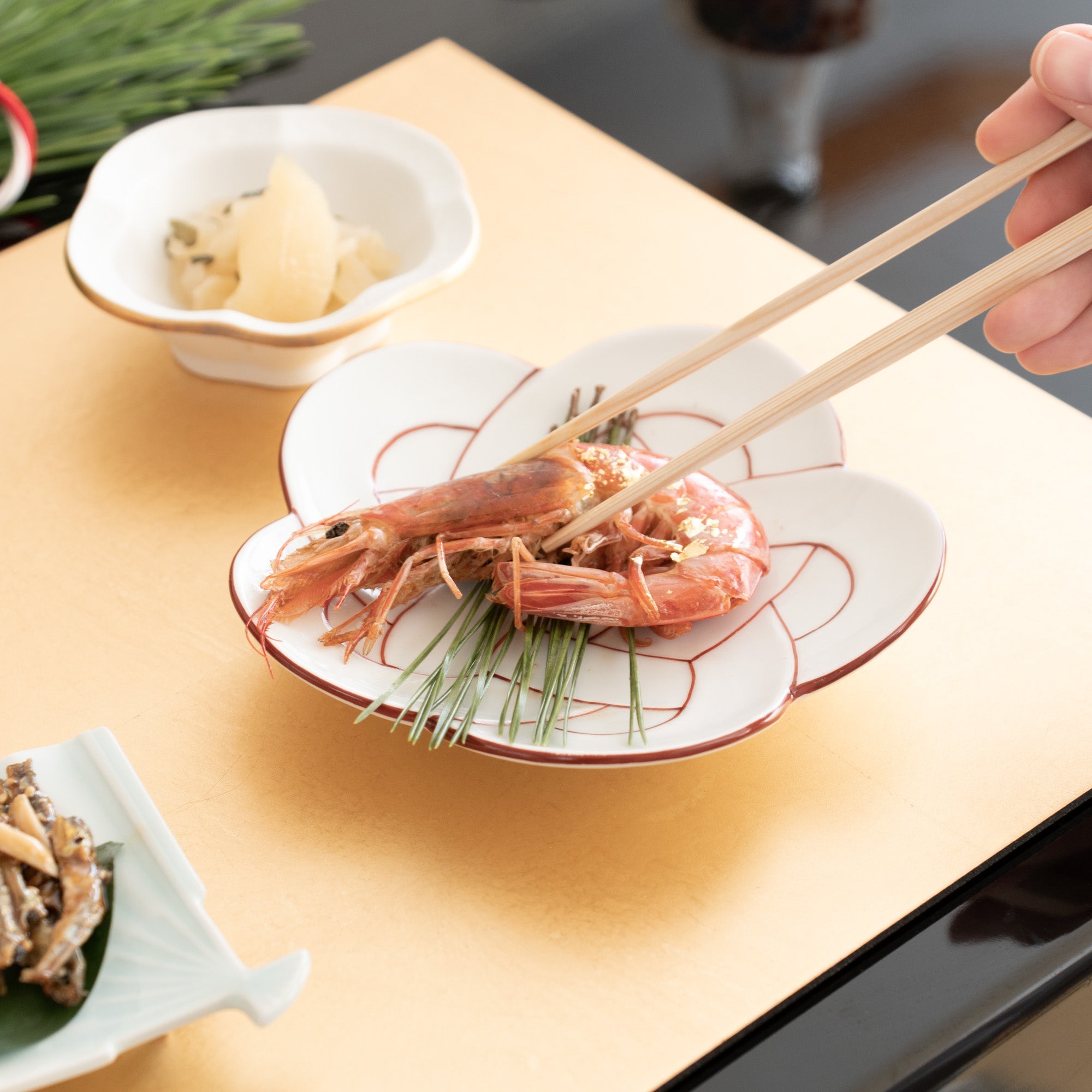 Tasei Kiln Plum Blossom Knot Arita Plate 5.9in - MUSUBI KILN - Quality Japanese Tableware and Gift