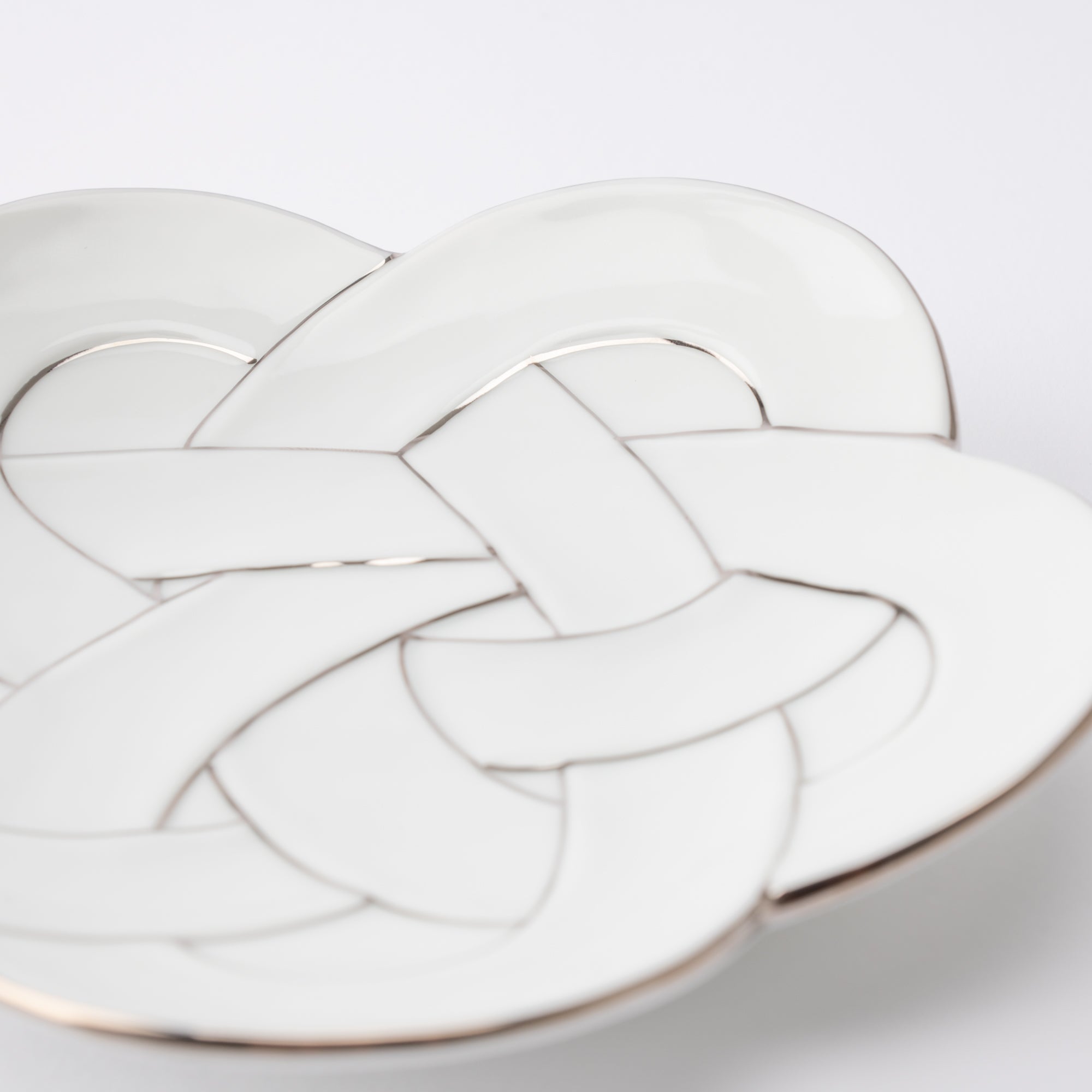 Tasei Kiln Plum Blossom Knot Arita Plate 5.9in - MUSUBI KILN - Quality Japanese Tableware and Gift