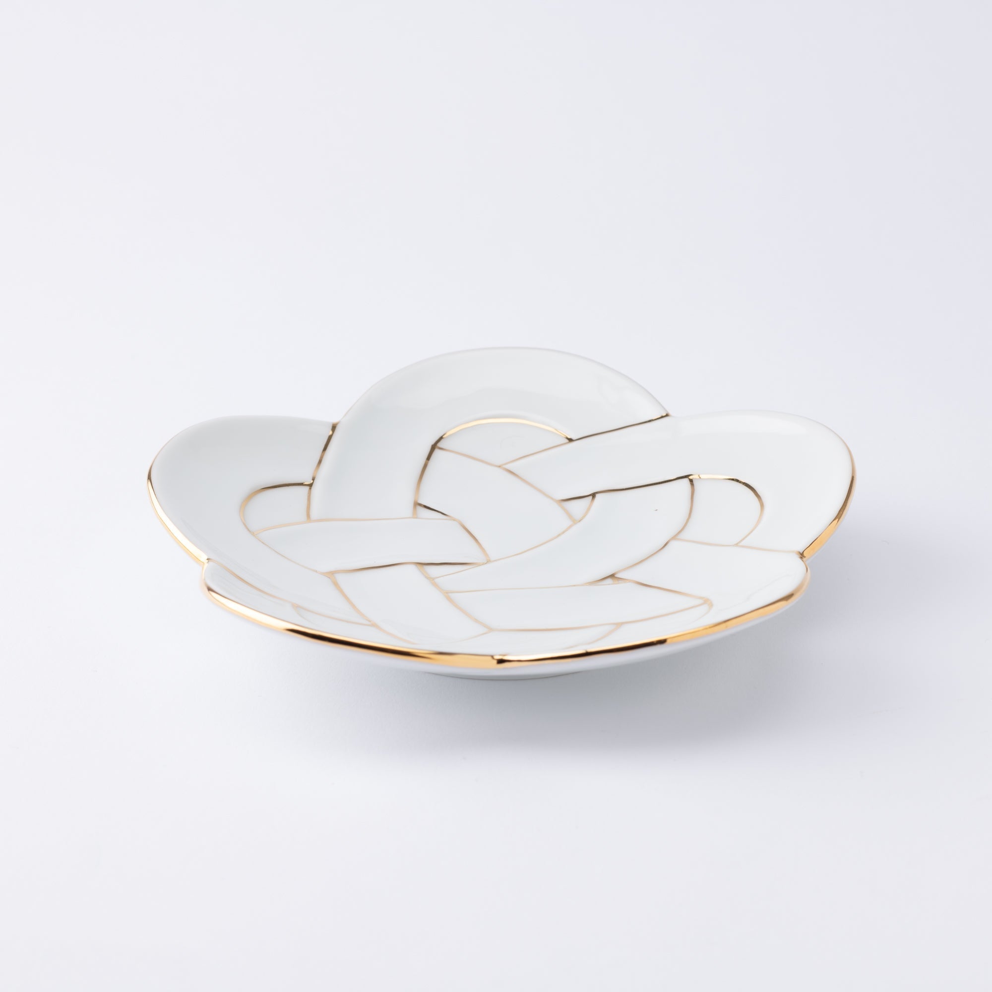 Tasei Kiln Plum Blossom Knot Arita Plate 5.9in - MUSUBI KILN - Quality Japanese Tableware and Gift