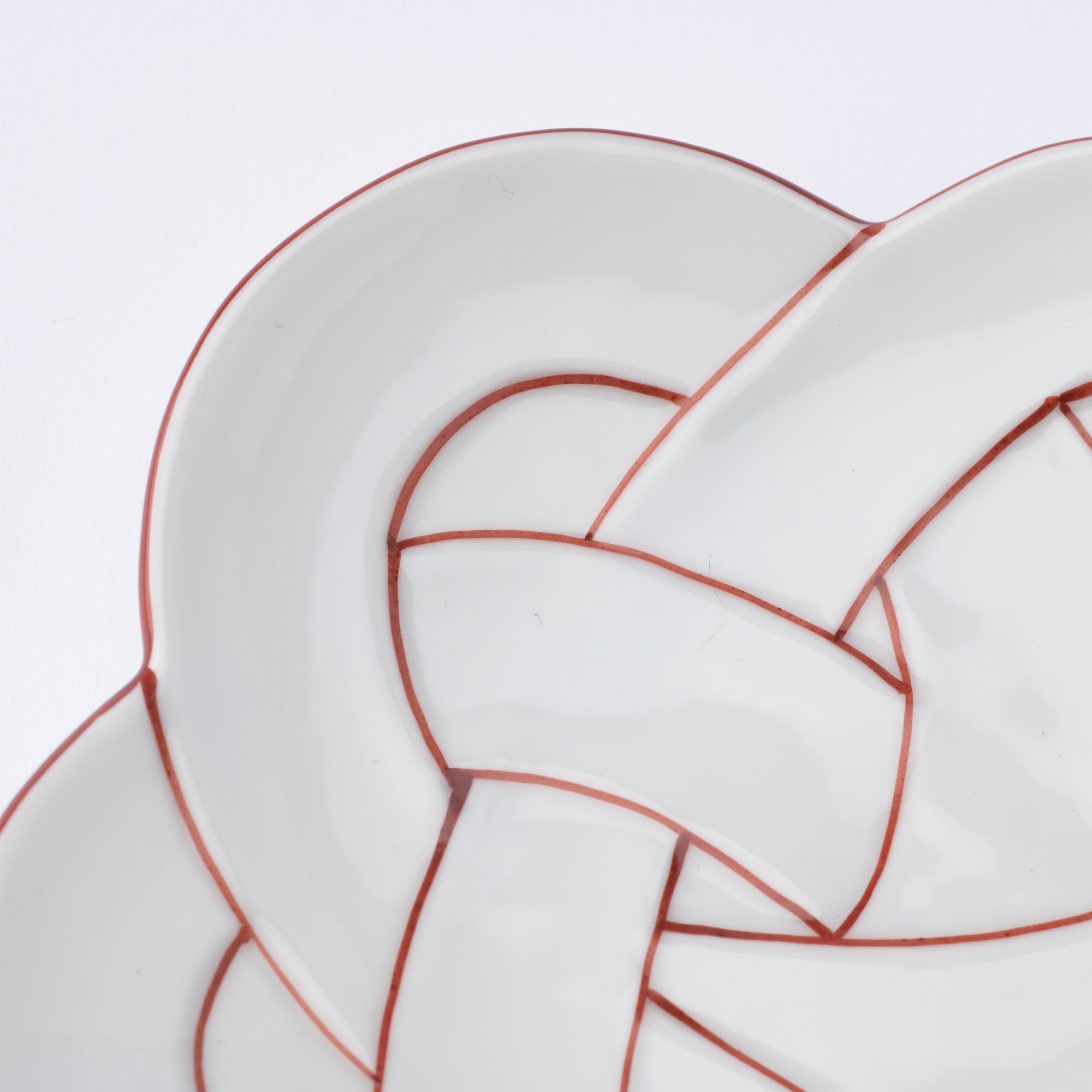 Tasei Kiln Plum Blossom Knot Arita Plate 5.9in - MUSUBI KILN - Quality Japanese Tableware and Gift