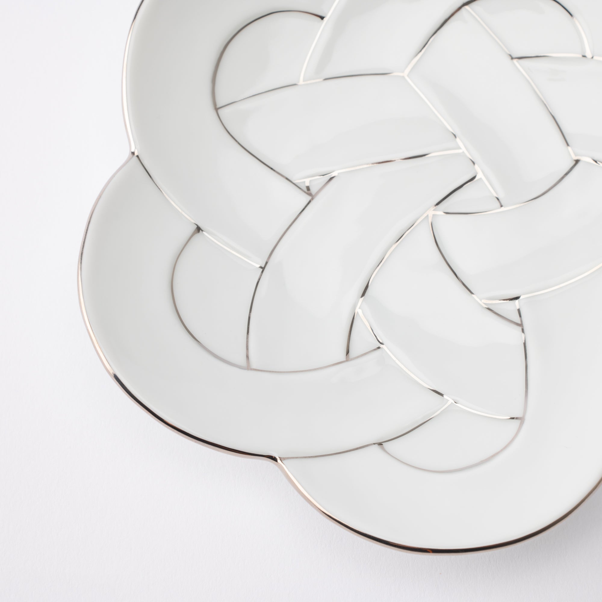 Tasei Kiln Plum Blossom Knot Arita Plate 5.9in - MUSUBI KILN - Quality Japanese Tableware and Gift