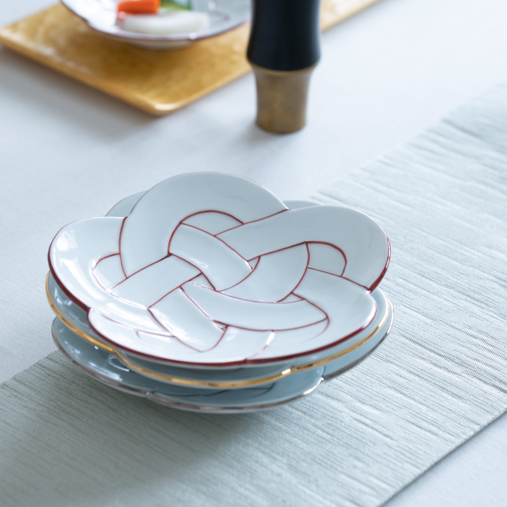 Tasei Kiln Plum Blossom Knot Arita Plate 5.9in - MUSUBI KILN - Quality Japanese Tableware and Gift