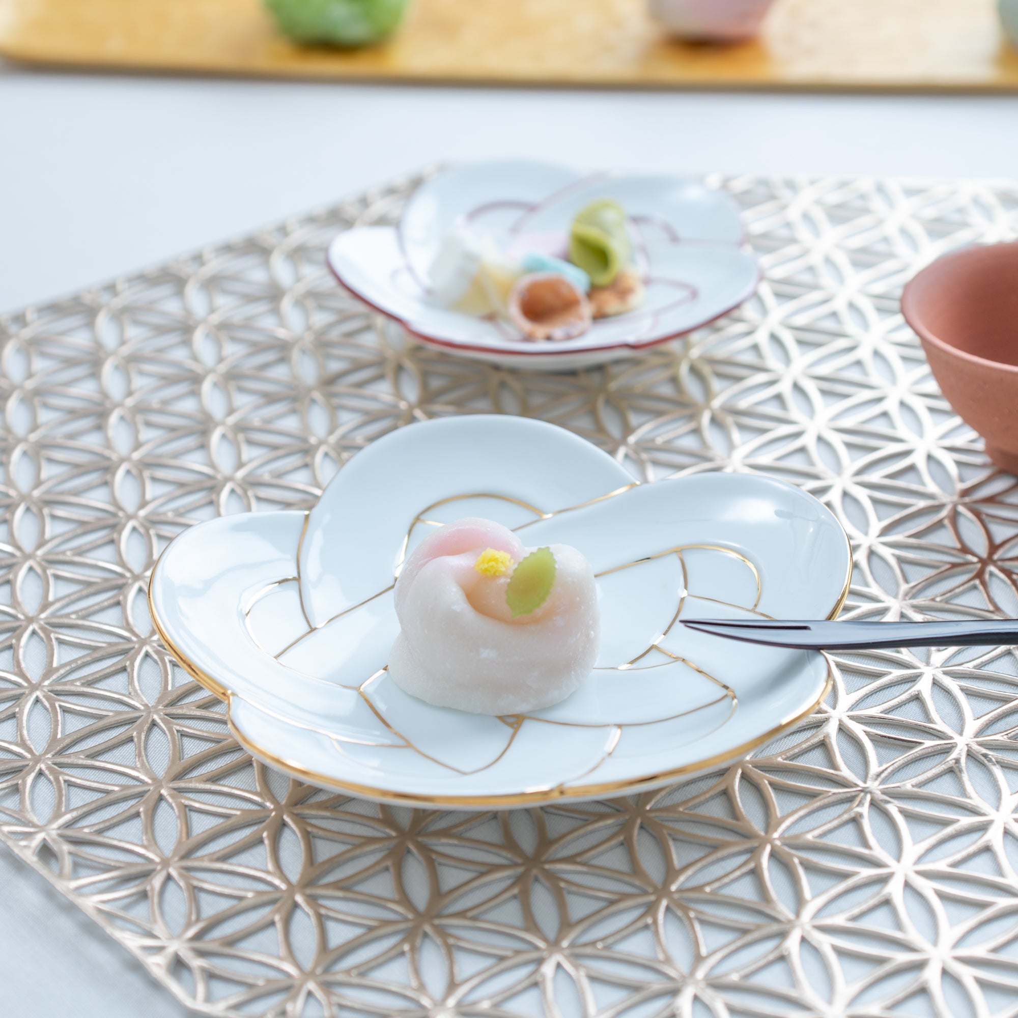 Tasei Kiln Plum Blossom Knot Arita Plate 5.9in - MUSUBI KILN - Quality Japanese Tableware and Gift