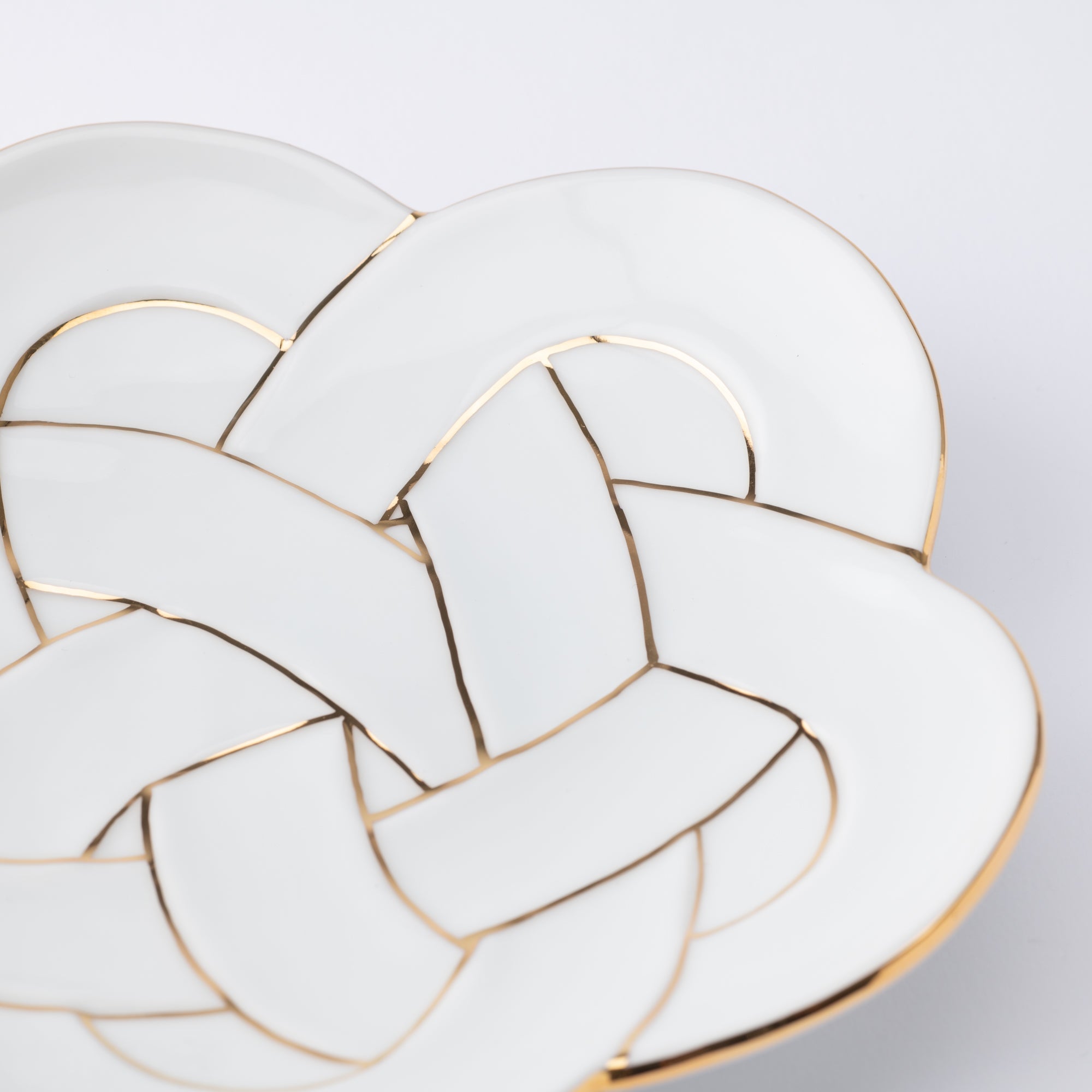 Tasei Kiln Plum Blossom Knot Arita Plate 5.9in - MUSUBI KILN - Quality Japanese Tableware and Gift