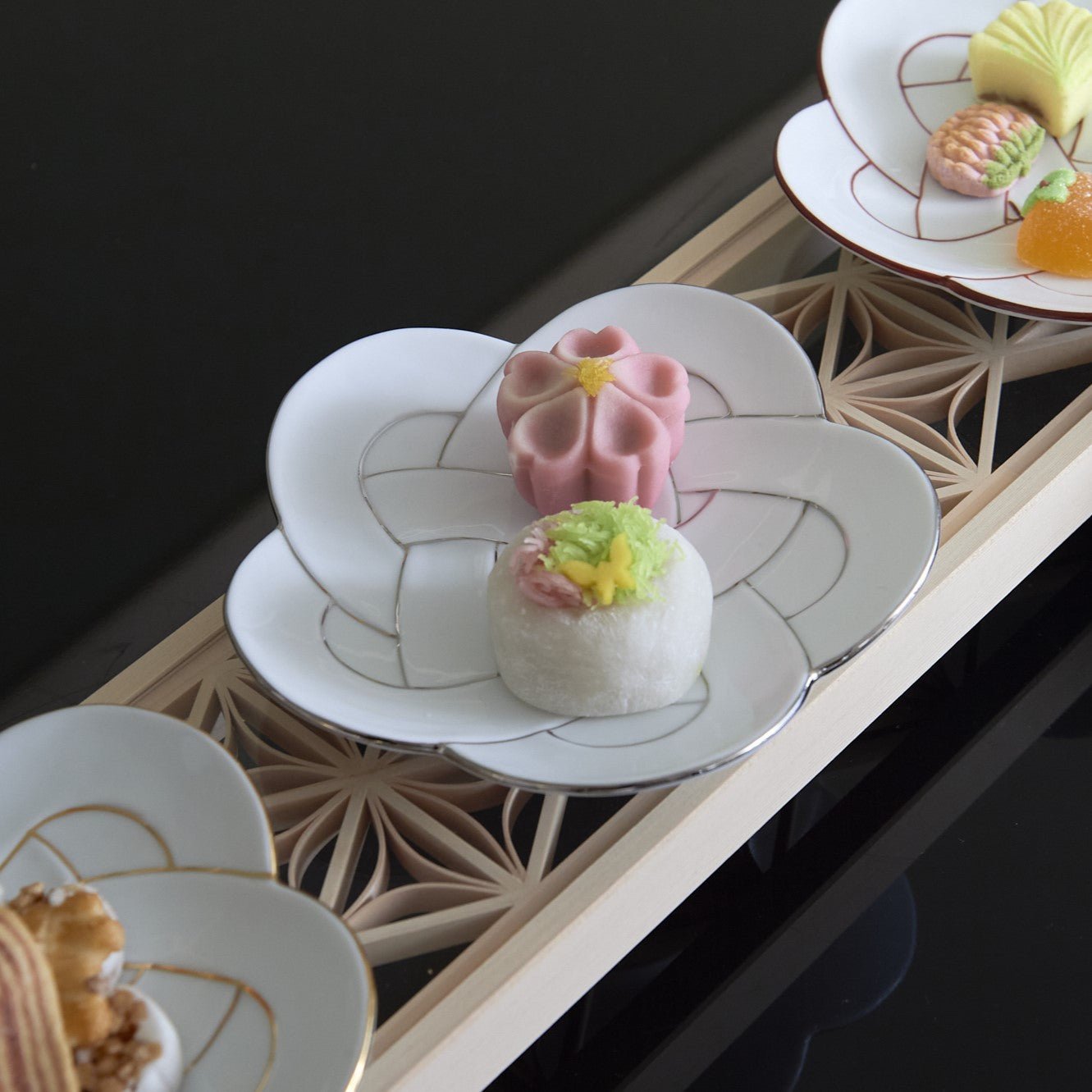 Tasei Kiln Plum Blossom Knot Arita Plate 5.9in - MUSUBI KILN - Quality Japanese Tableware and Gift