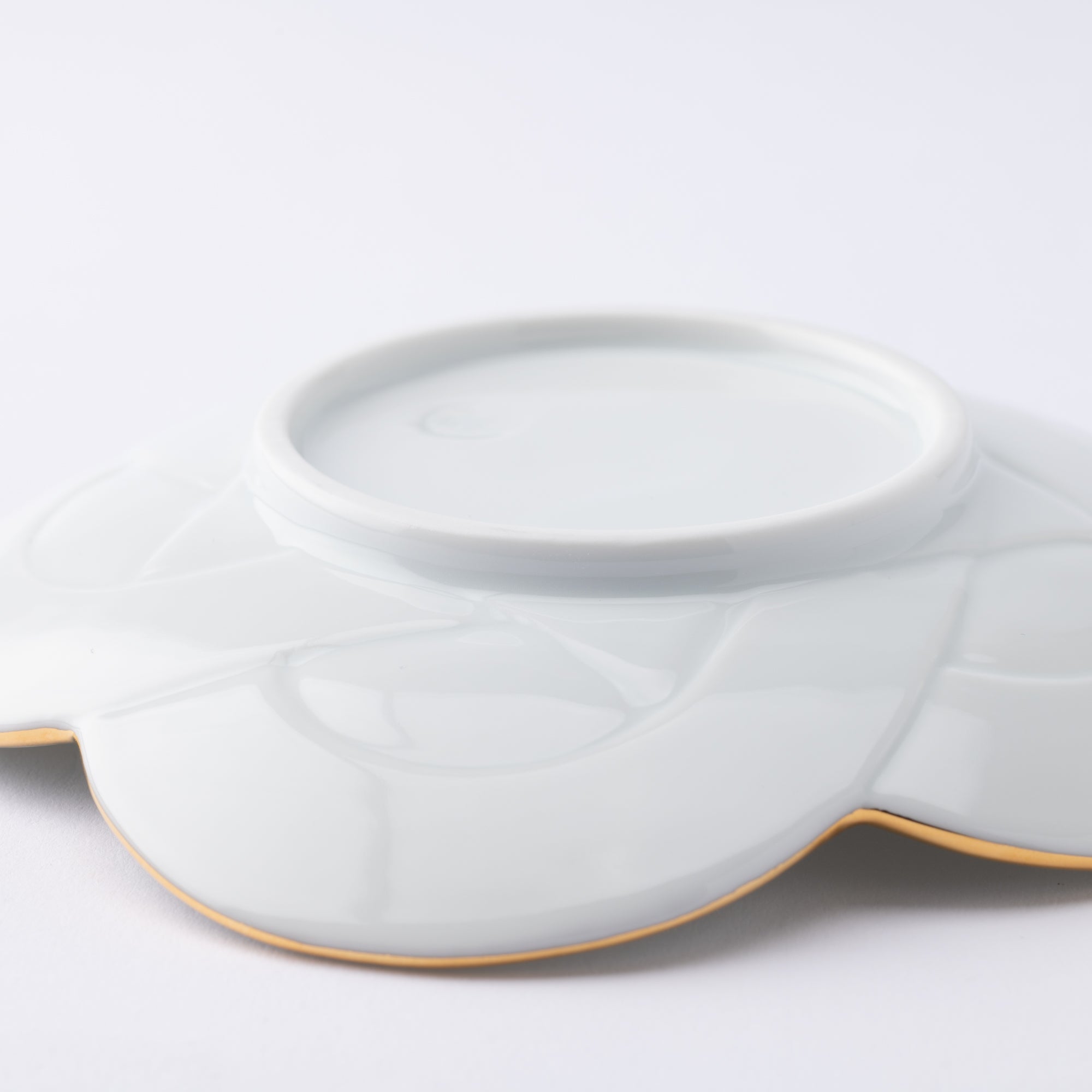 Tasei Kiln Plum Blossom Knot Arita Plate 5.9in - MUSUBI KILN - Quality Japanese Tableware and Gift