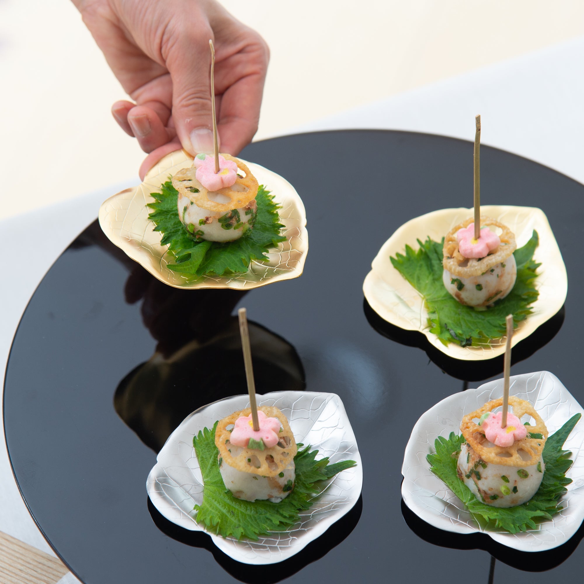 Tsubame Hutlery Gold Heart Leaf Sauce Plate - MUSUBI KILN - Quality Japanese Tableware and Gift