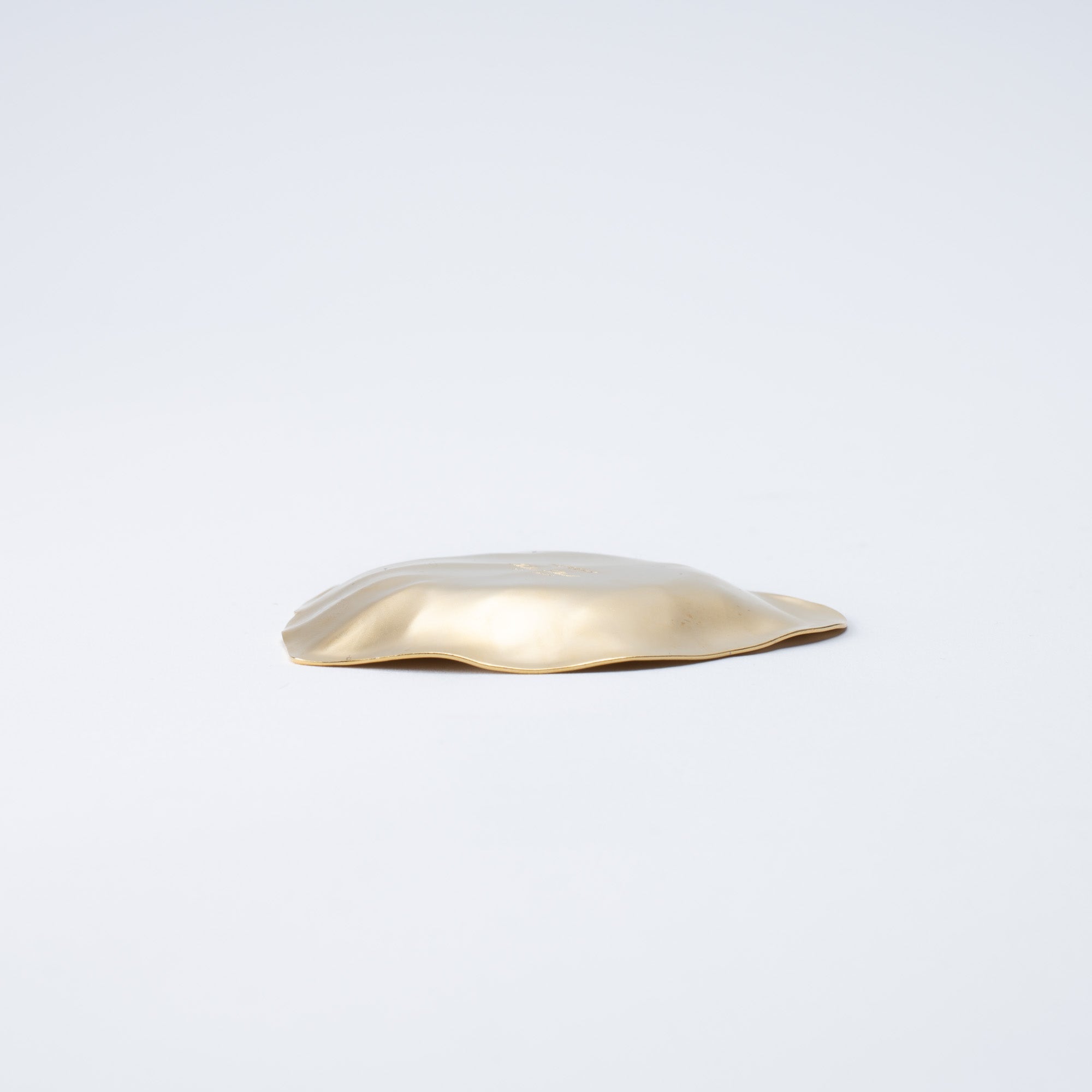 Tsubame Hutlery Gold Heart Leaf Sauce Plate - MUSUBI KILN - Quality Japanese Tableware and Gift