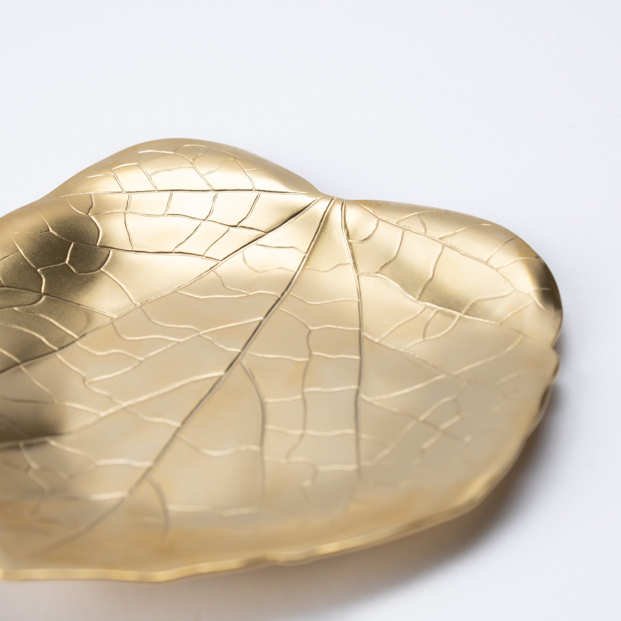 Tsubame Hutlery Gold Heart Leaf Sauce Plate - MUSUBI KILN - Quality Japanese Tableware and Gift