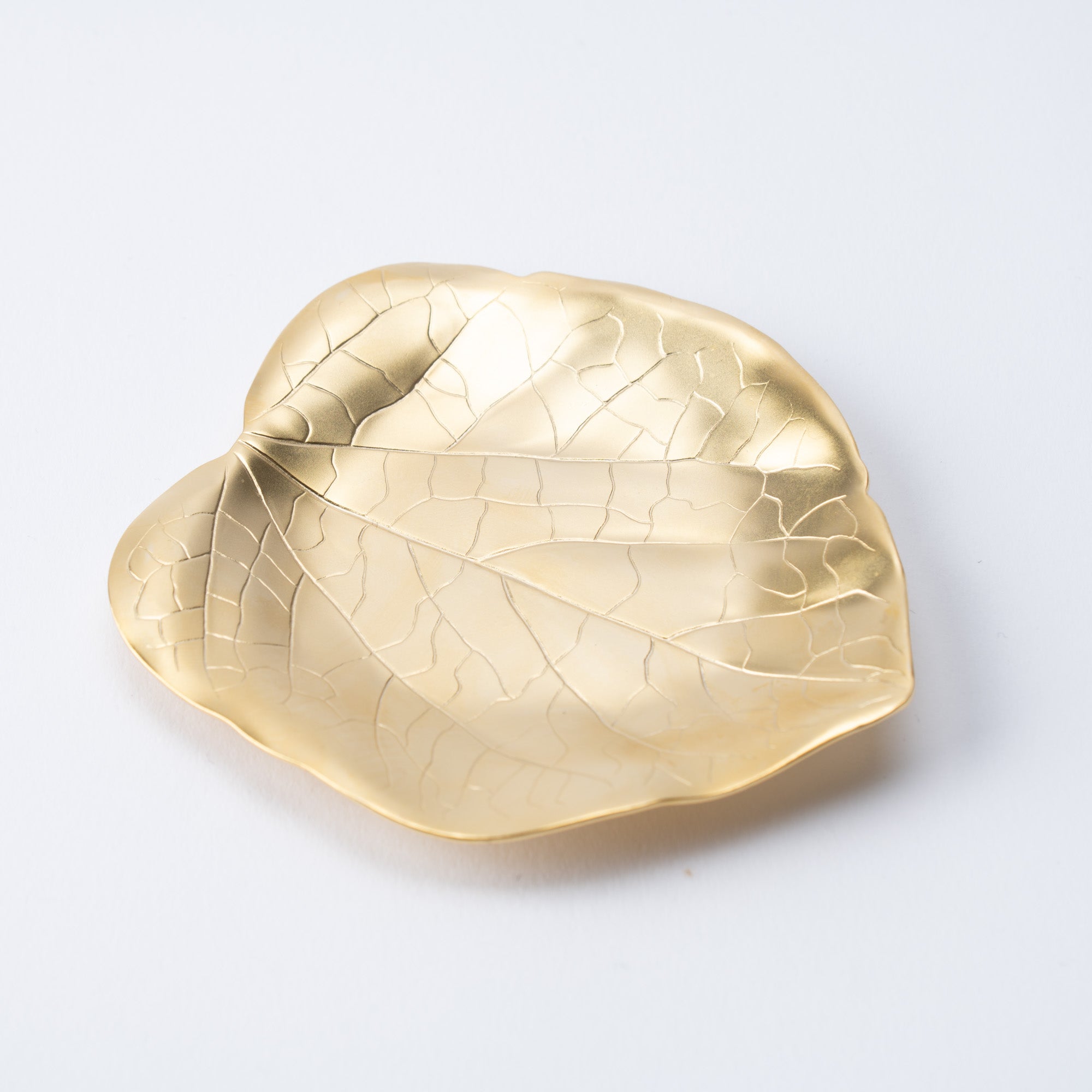 Tsubame Hutlery Gold Heart Leaf Sauce Plate - MUSUBI KILN - Quality Japanese Tableware and Gift