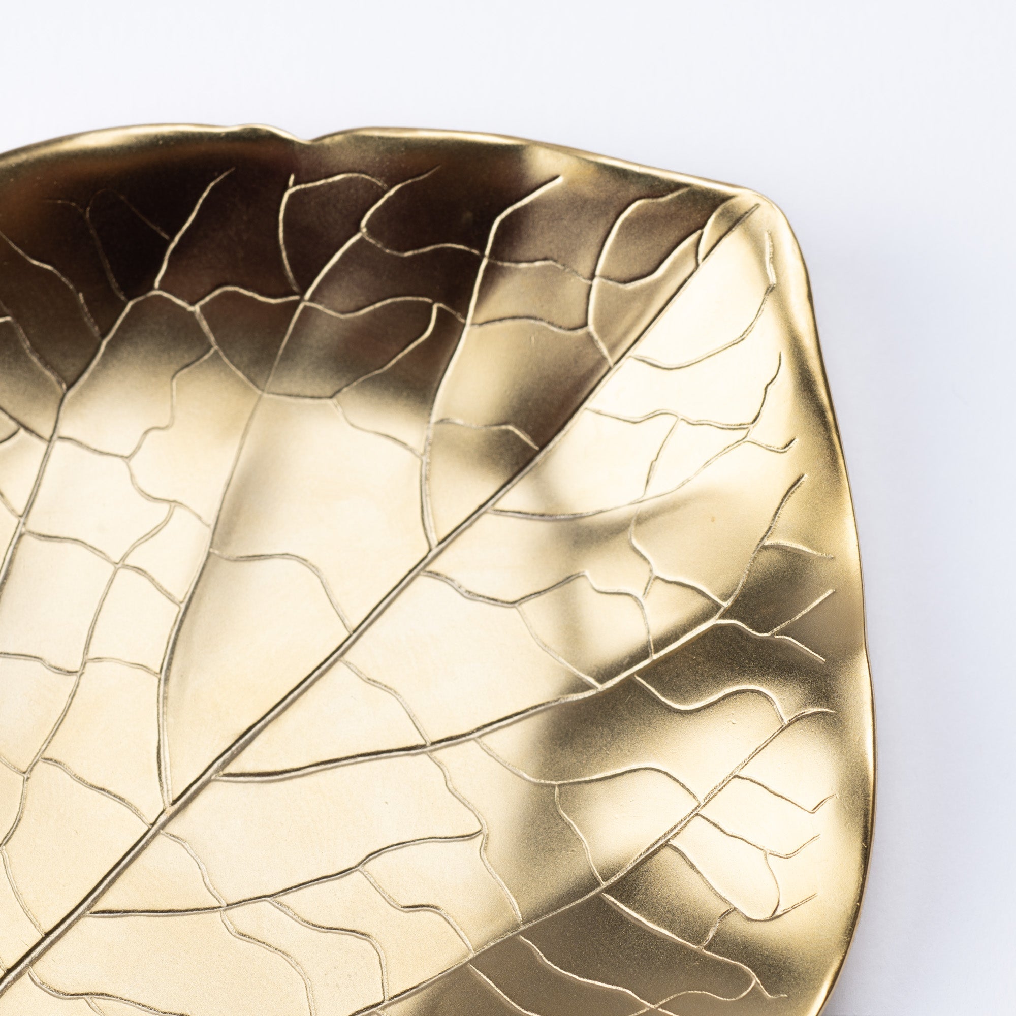 Tsubame Hutlery Gold Heart Leaf Sauce Plate - MUSUBI KILN - Quality Japanese Tableware and Gift