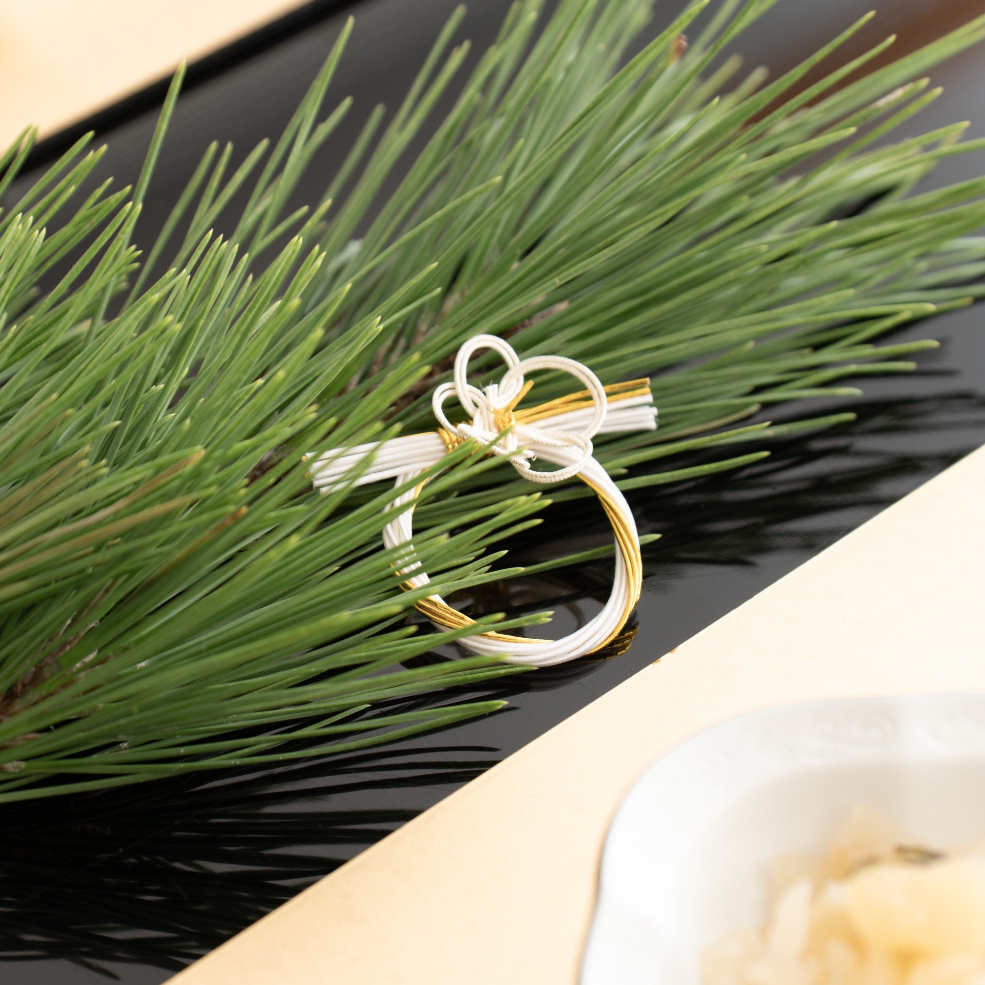 Tsuda Mizuhiki "knot" Plum Kaga Mizuhiki Chopstick Rest - MUSUBI KILN - Quality Japanese Tableware and Gift