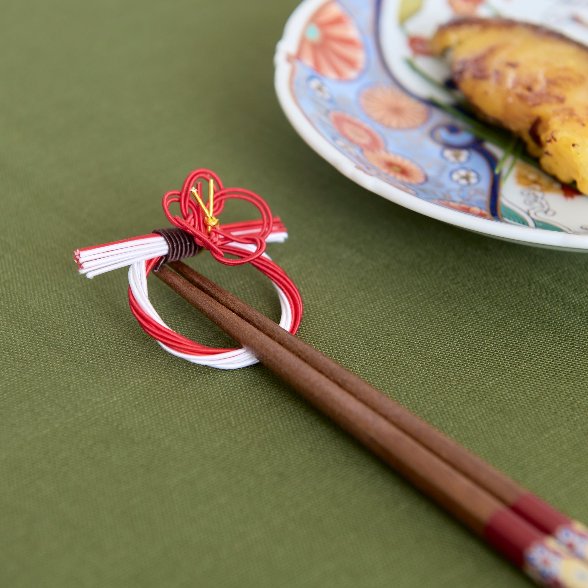 Tsuda Mizuhiki "knot" Plum Kaga Mizuhiki Chopstick Rest - MUSUBI KILN - Quality Japanese Tableware and Gift