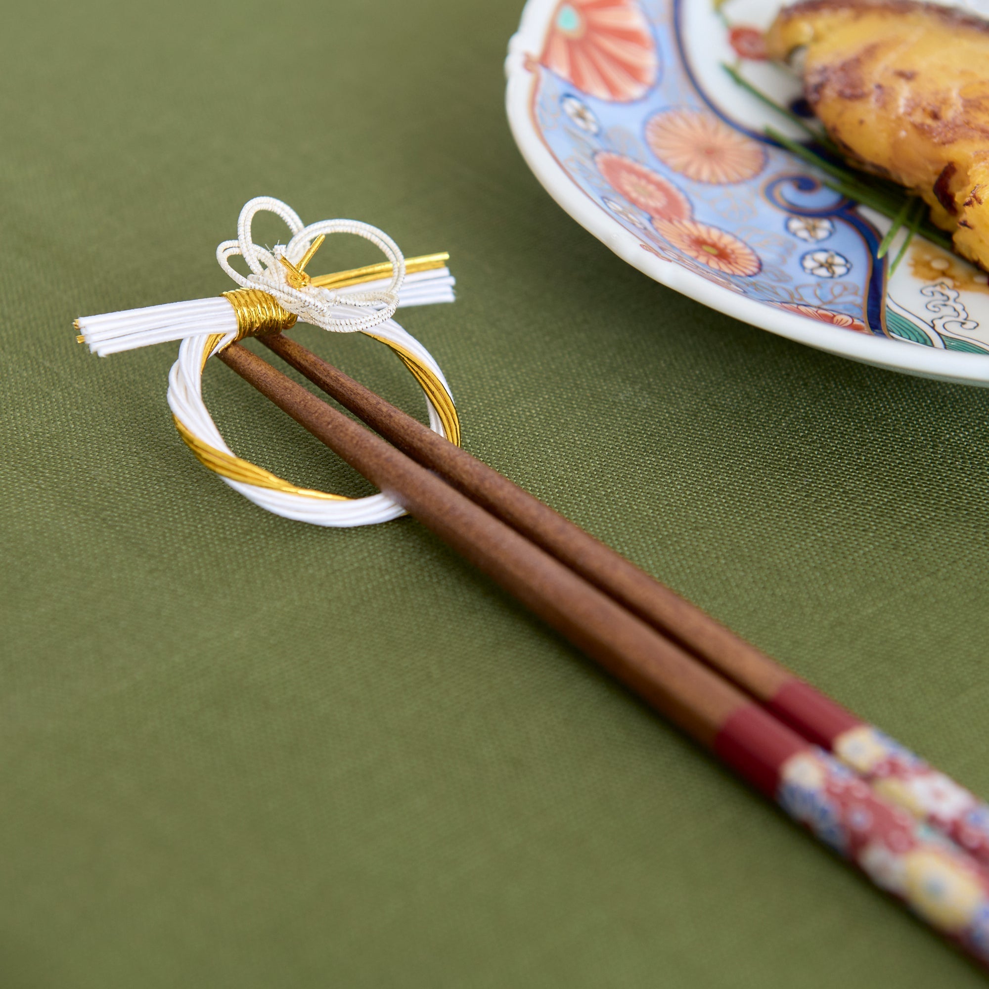 Tsuda Mizuhiki "knot" Plum Kaga Mizuhiki Chopstick Rest - MUSUBI KILN - Quality Japanese Tableware and Gift