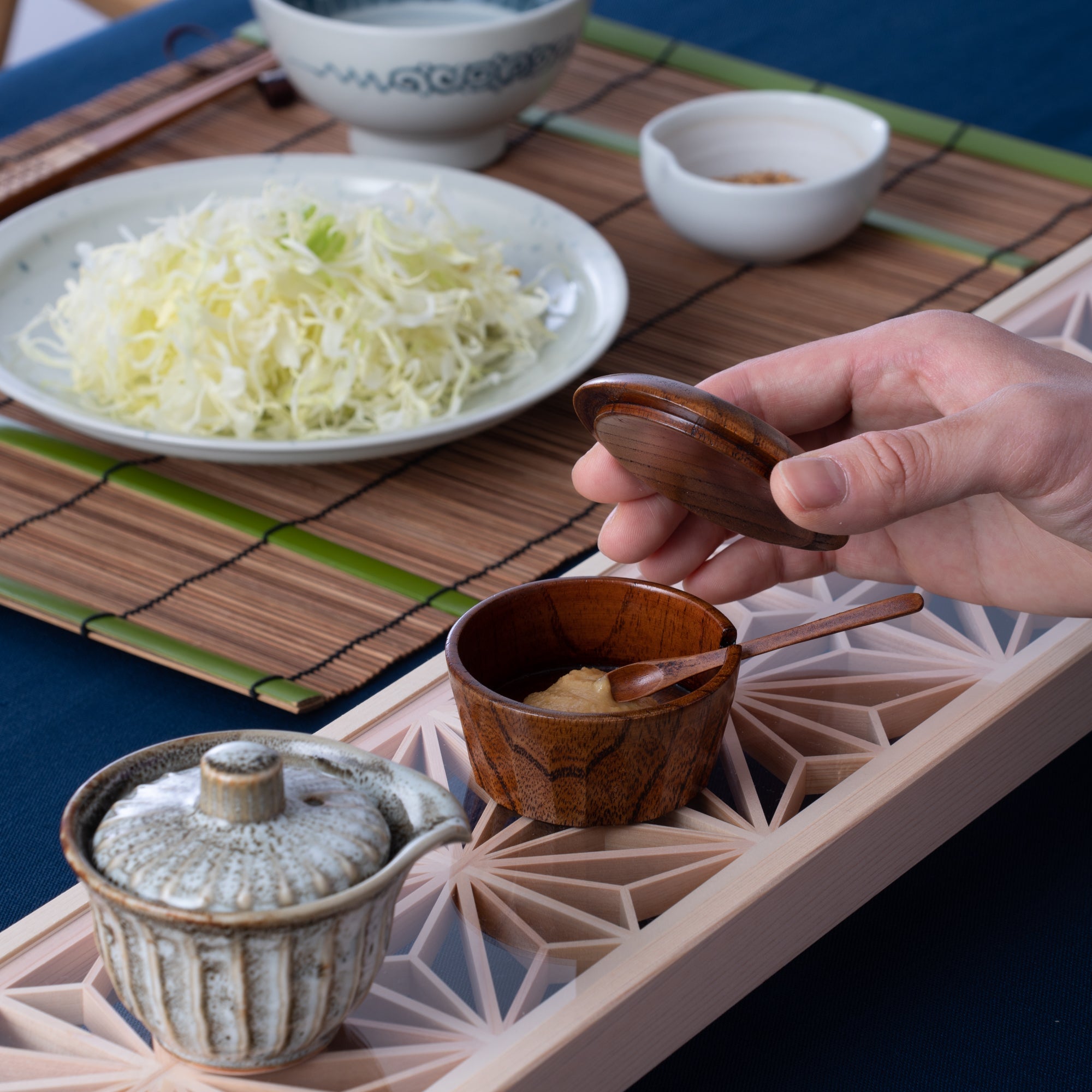 Turtle Shell Pattern Yamanaka Lacquerware Spice Container With Spoon - MUSUBI KILN - Quality Japanese Tableware and Gift