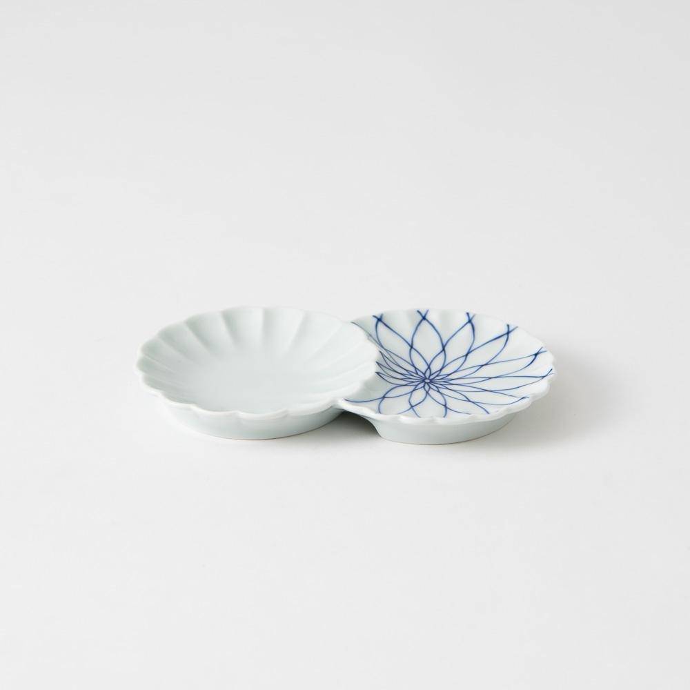 Two Chrysanthemums Mesh Hasami Sauce Plate - MUSUBI KILN - Quality Japanese Tableware and Gift